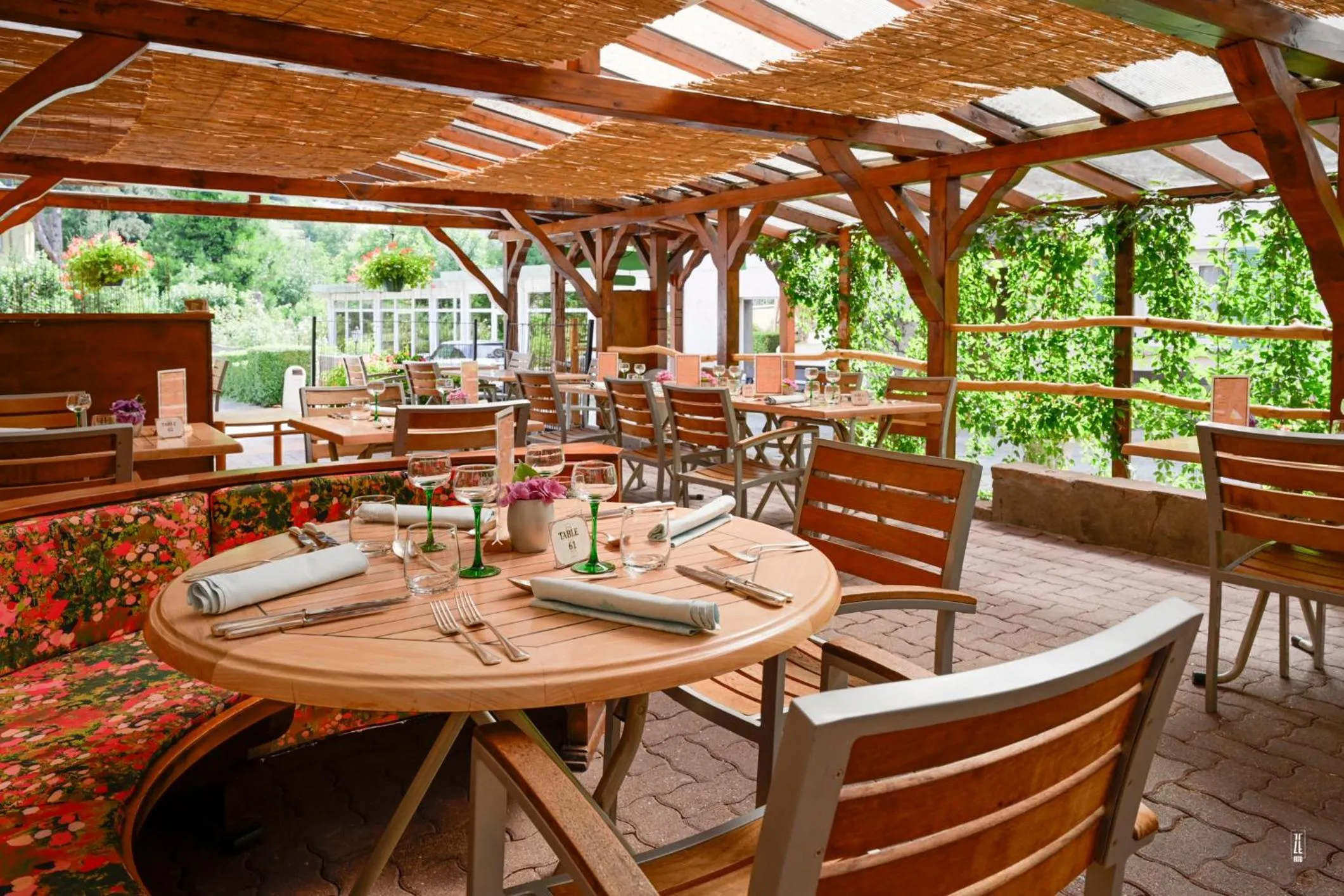 Patio in Logis Hotel Restaurant Le Faudé