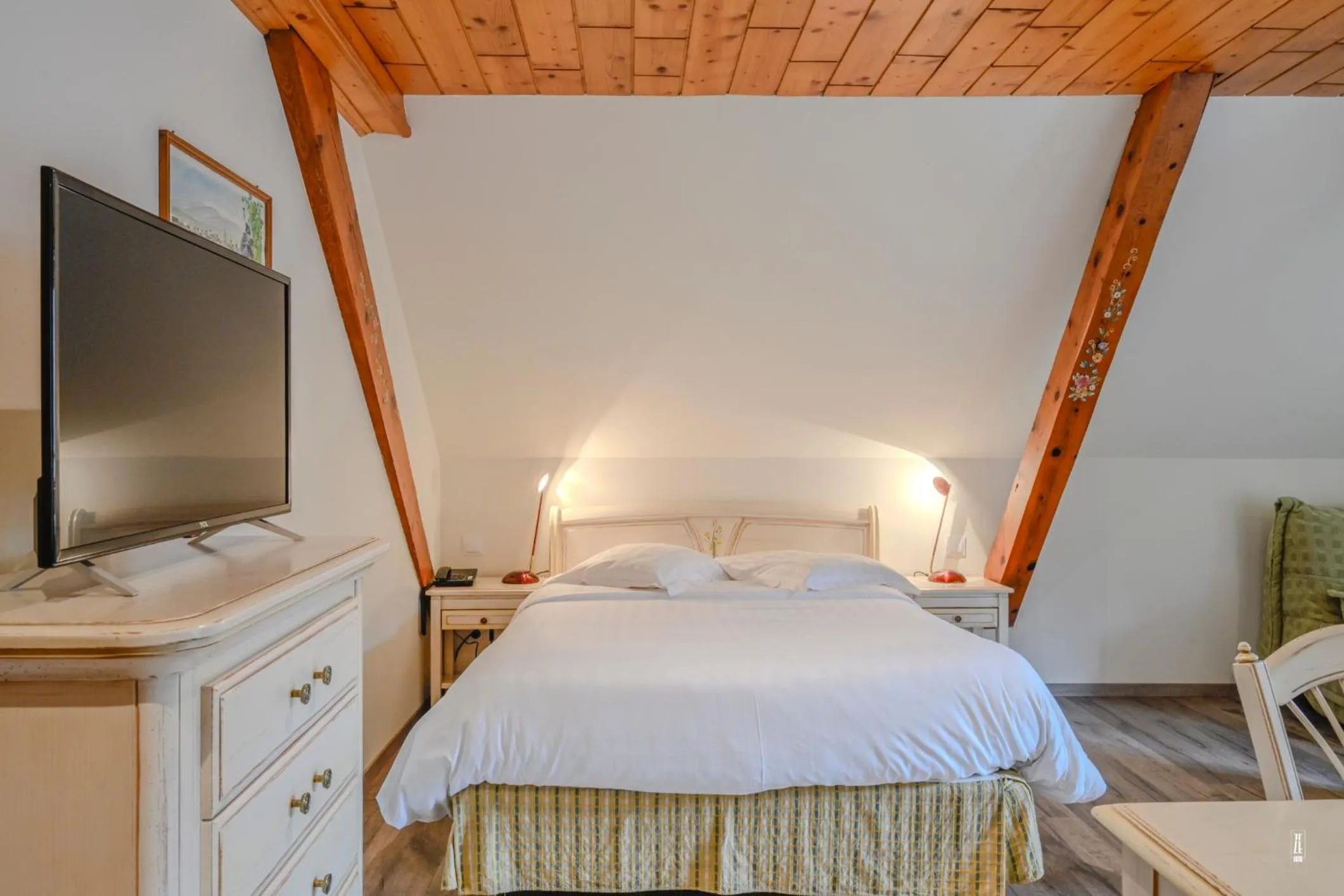 Photo of the whole room, Bed in Logis Hotel Restaurant Le Faudé