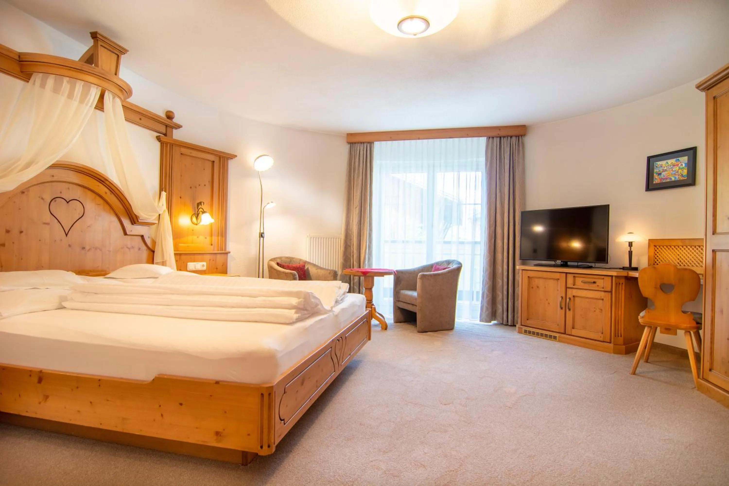 Photo of the whole room, Bed in Hotel Ischgl