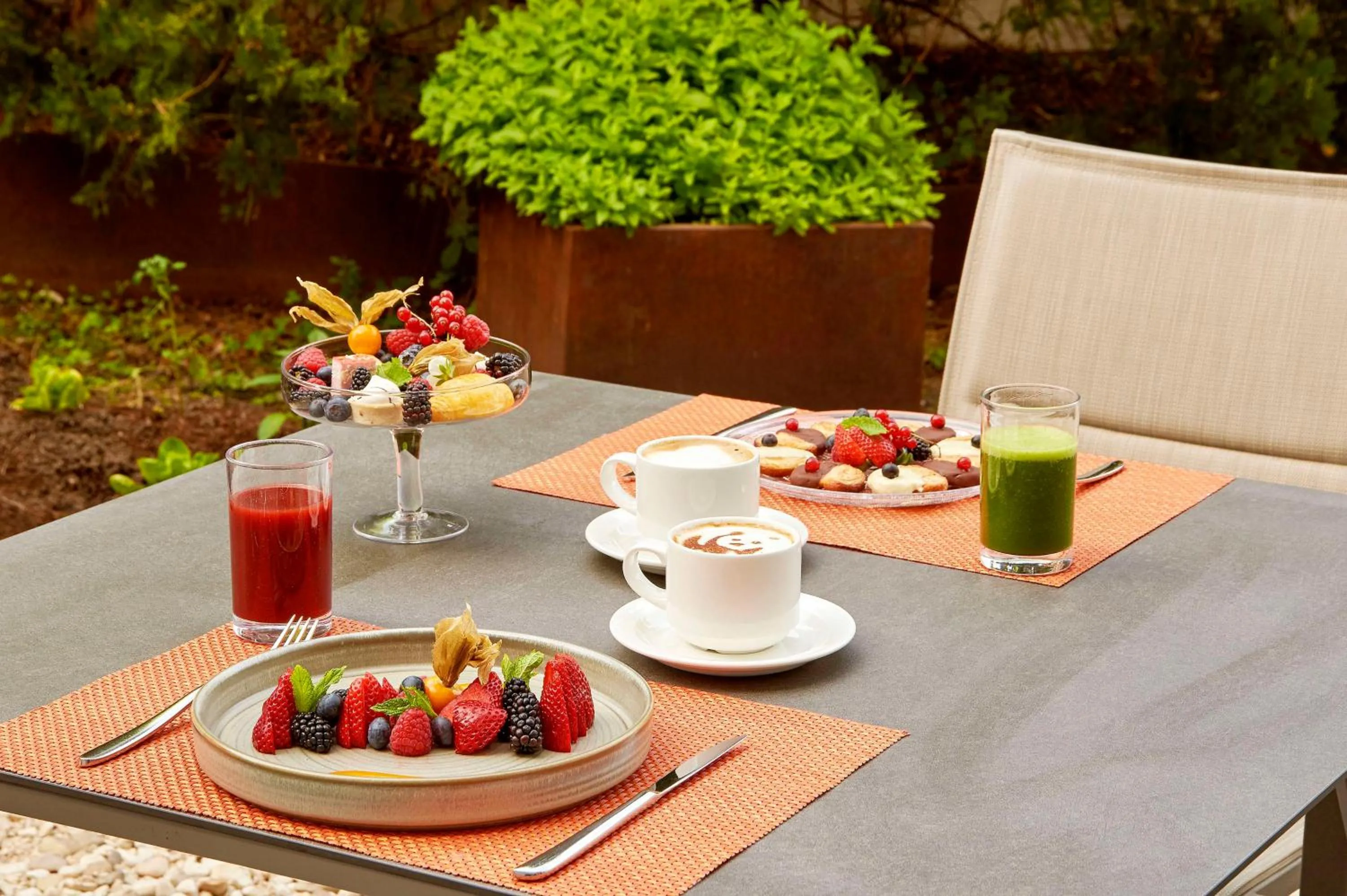 Restaurant/places to eat in NH Madrid Las Tablas