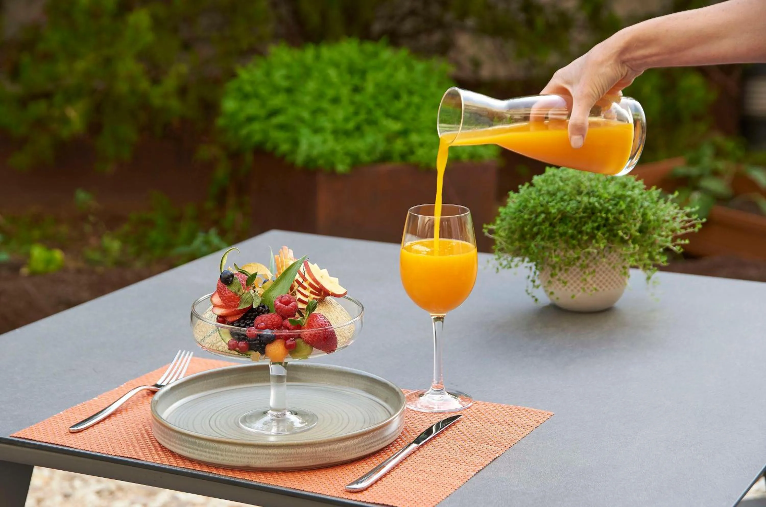 Restaurant/places to eat in NH Madrid Las Tablas