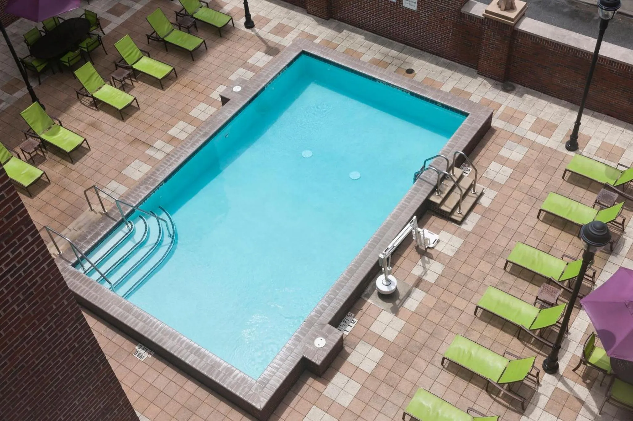 Swimming pool in Holiday Inn Savannah Historic District by IHG