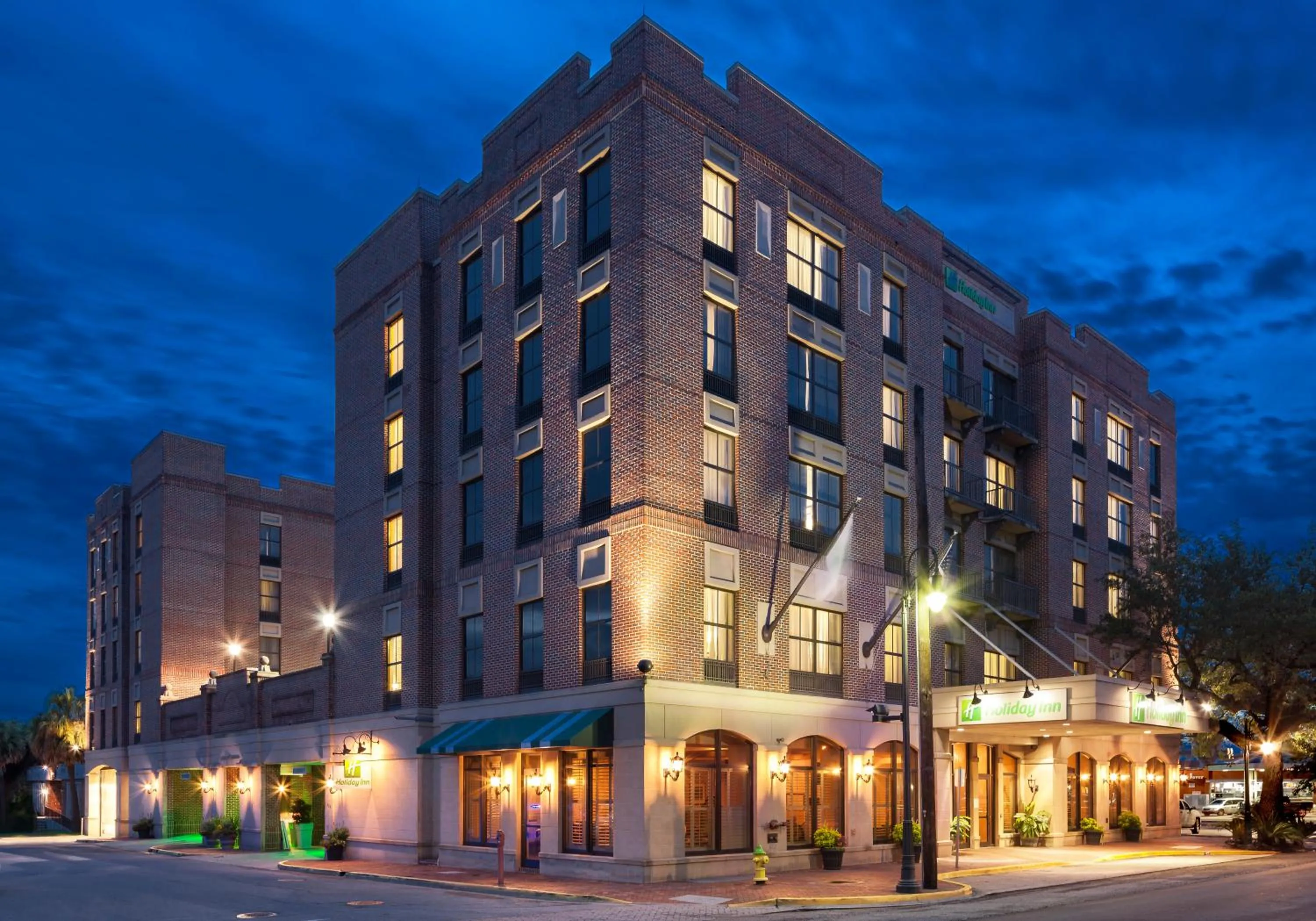 Property building in Holiday Inn Savannah Historic District by IHG