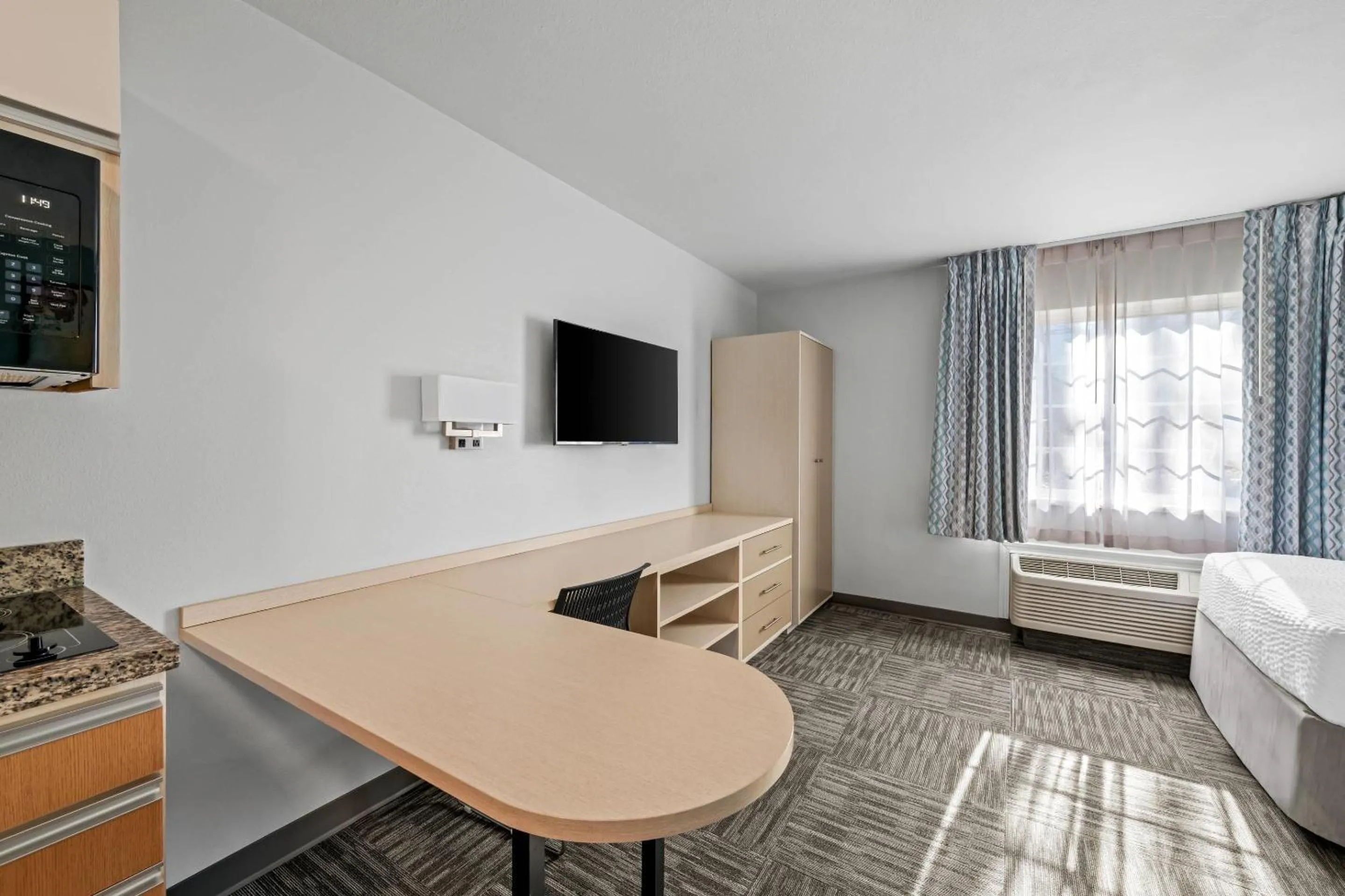 Bedroom, Bed in MainStay Suites Greensboro