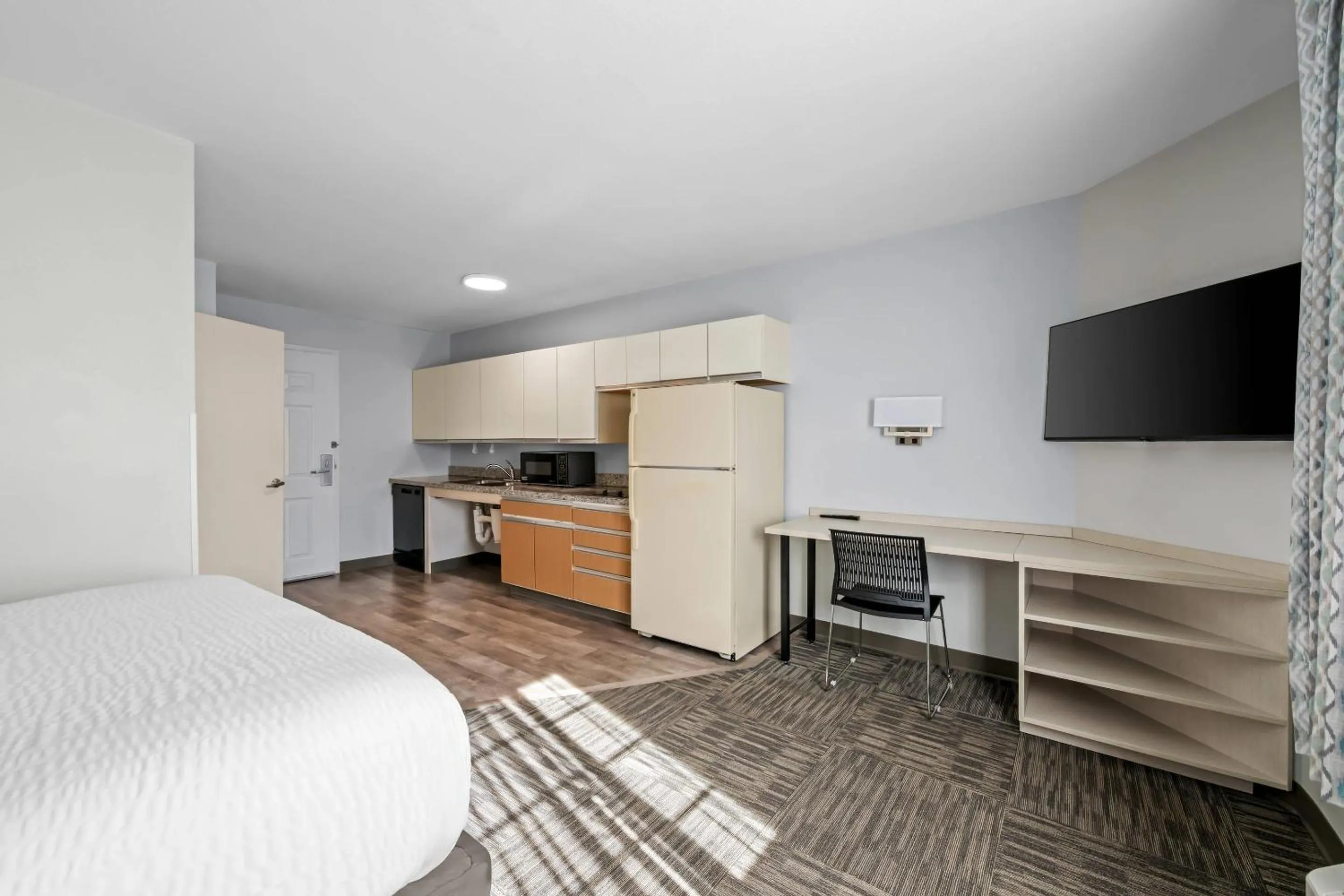 Bedroom, Bed in MainStay Suites Greensboro