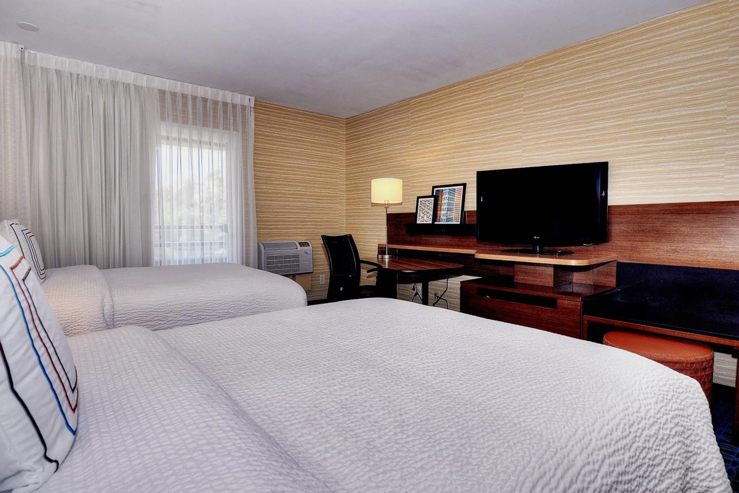 Photo of the whole room, Bed in Fairfield Inn & Suites by Marriott Los Angeles Rosemead