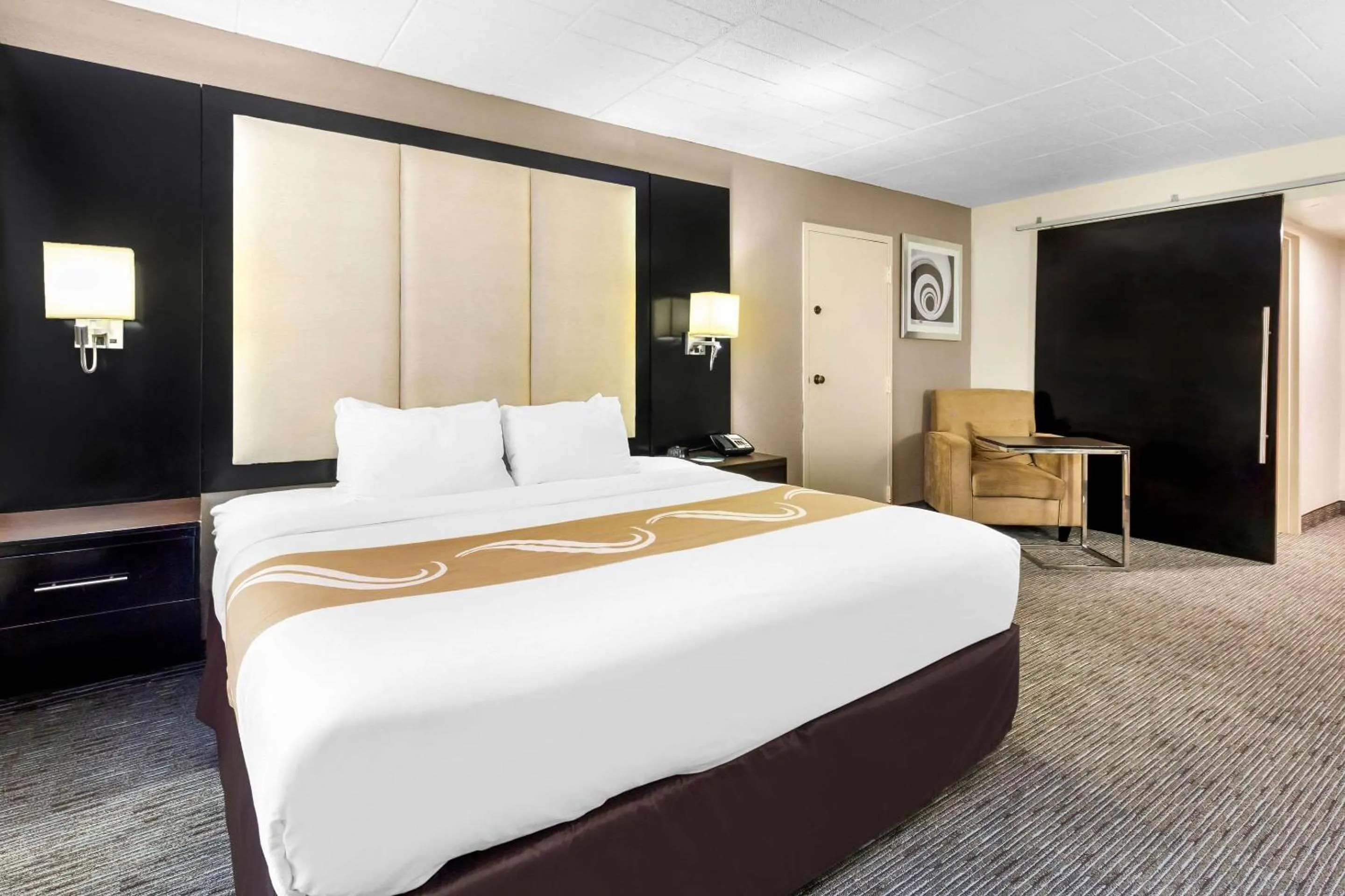 Bedroom, Bed in Quality Inn & Suites Altoona