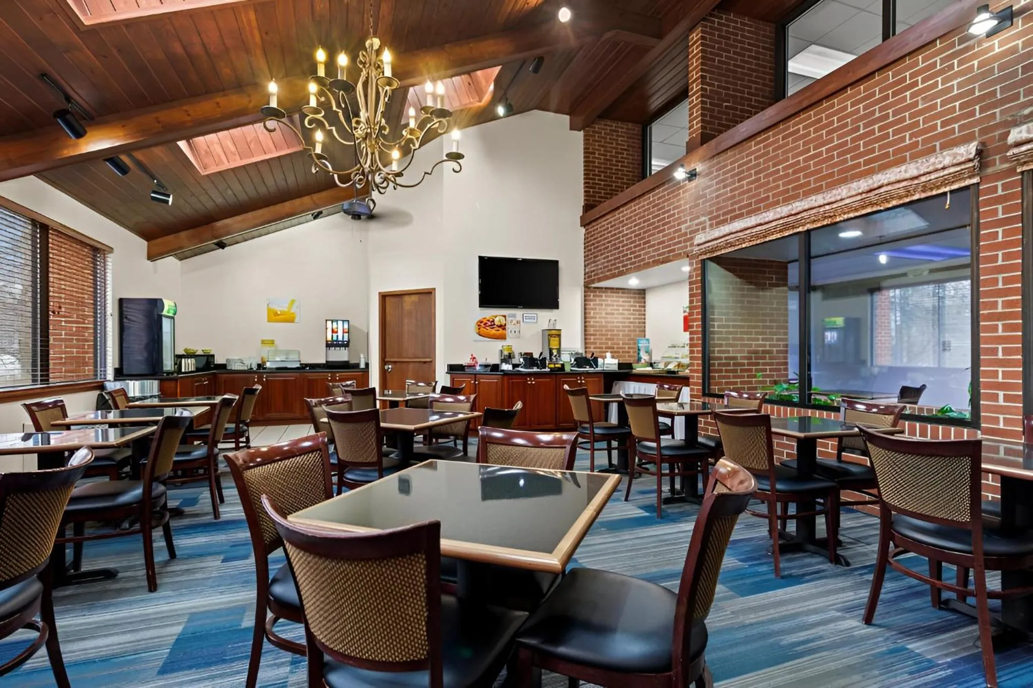 Breakfast in Quality Inn & Suites Altoona