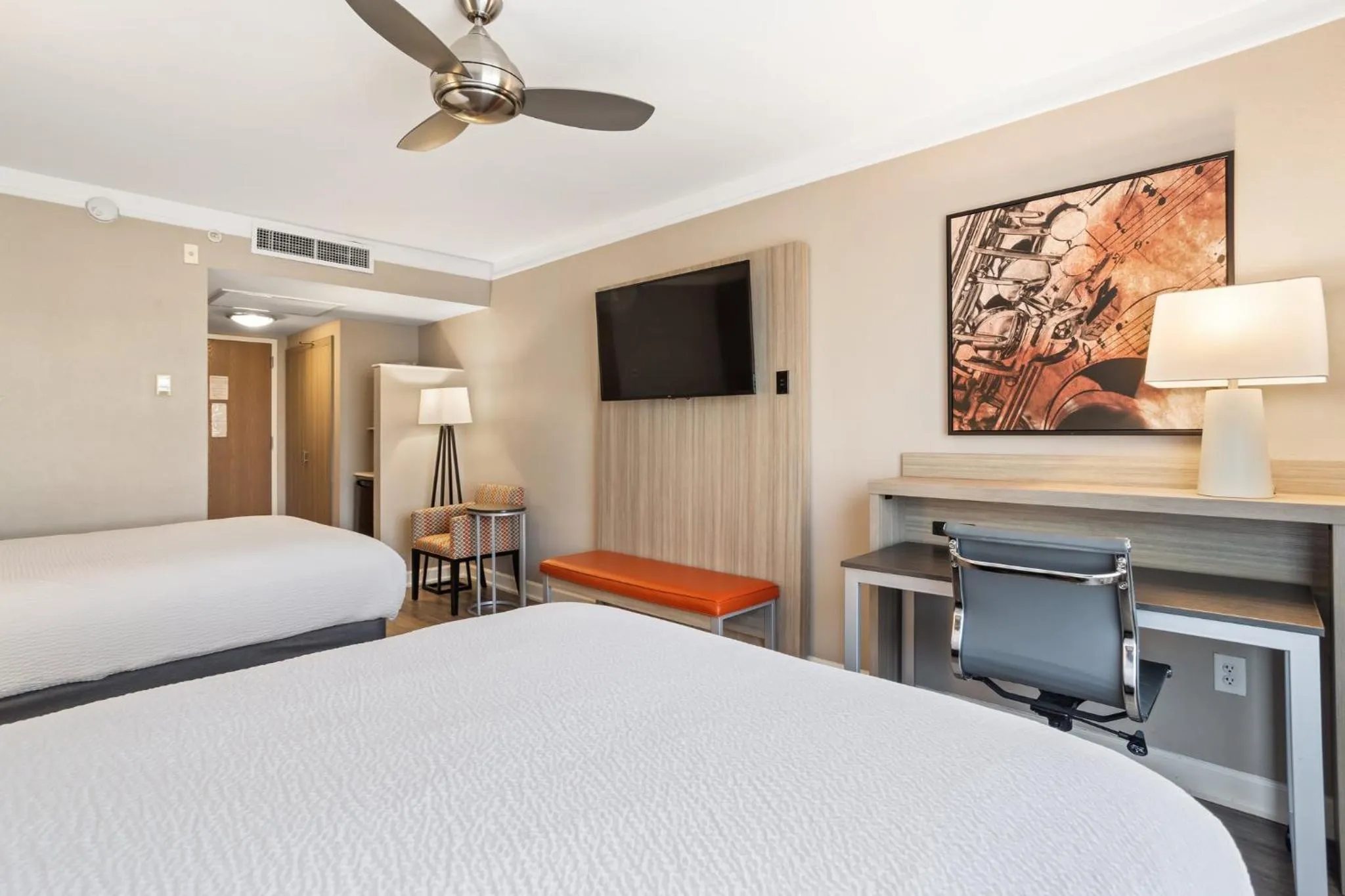 Photo of the whole room, Bed in Holiday Inn Baton Rouge College Drive I-10 by IHG