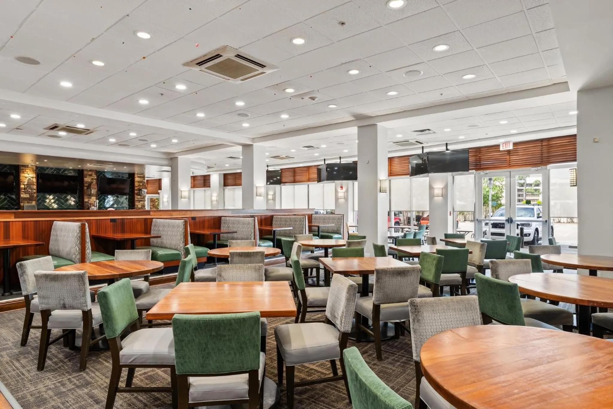 Restaurant/places to eat in Holiday Inn Baton Rouge College Drive I-10 by IHG