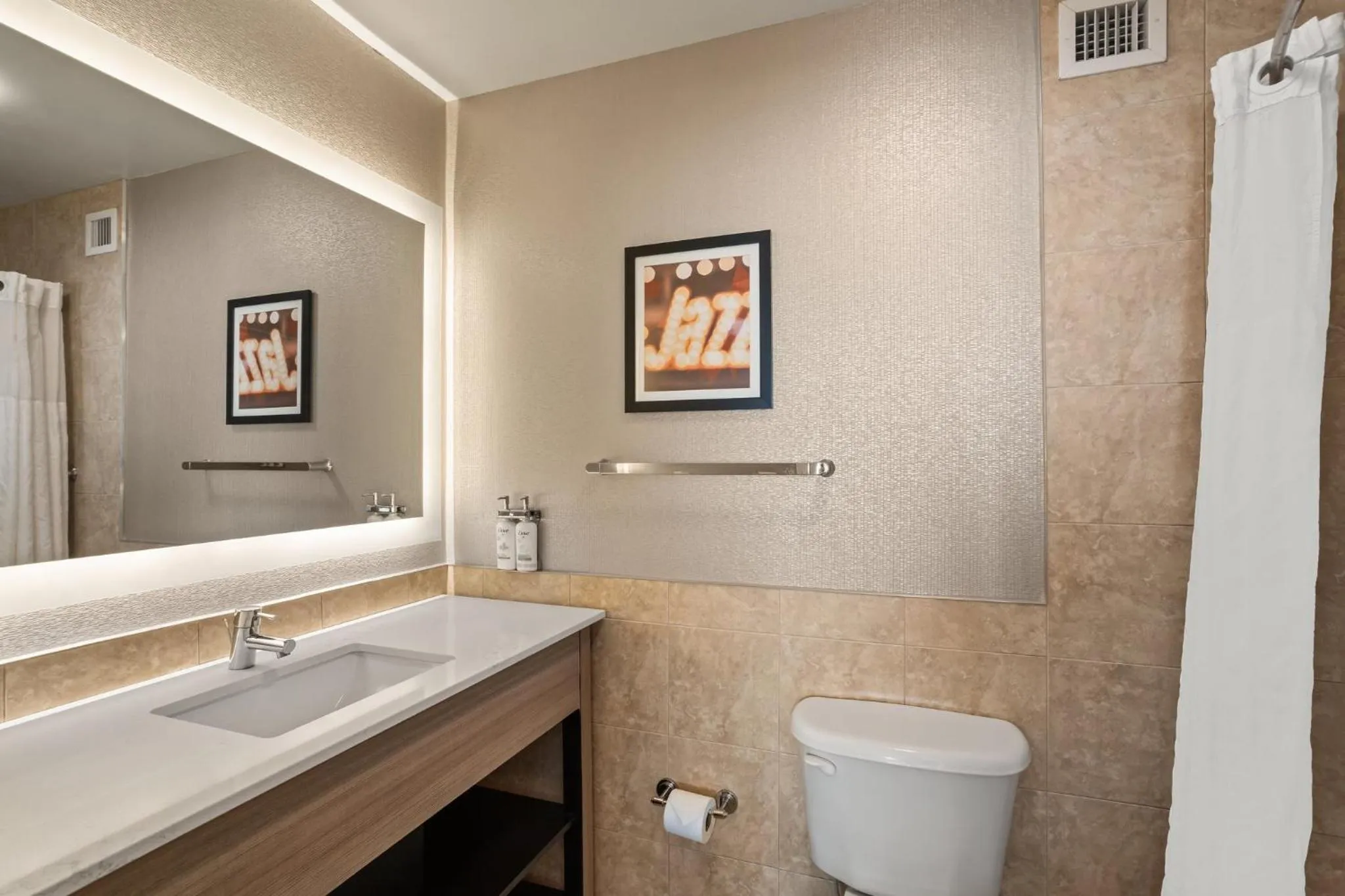 Bathroom in Holiday Inn Baton Rouge College Drive I-10 by IHG