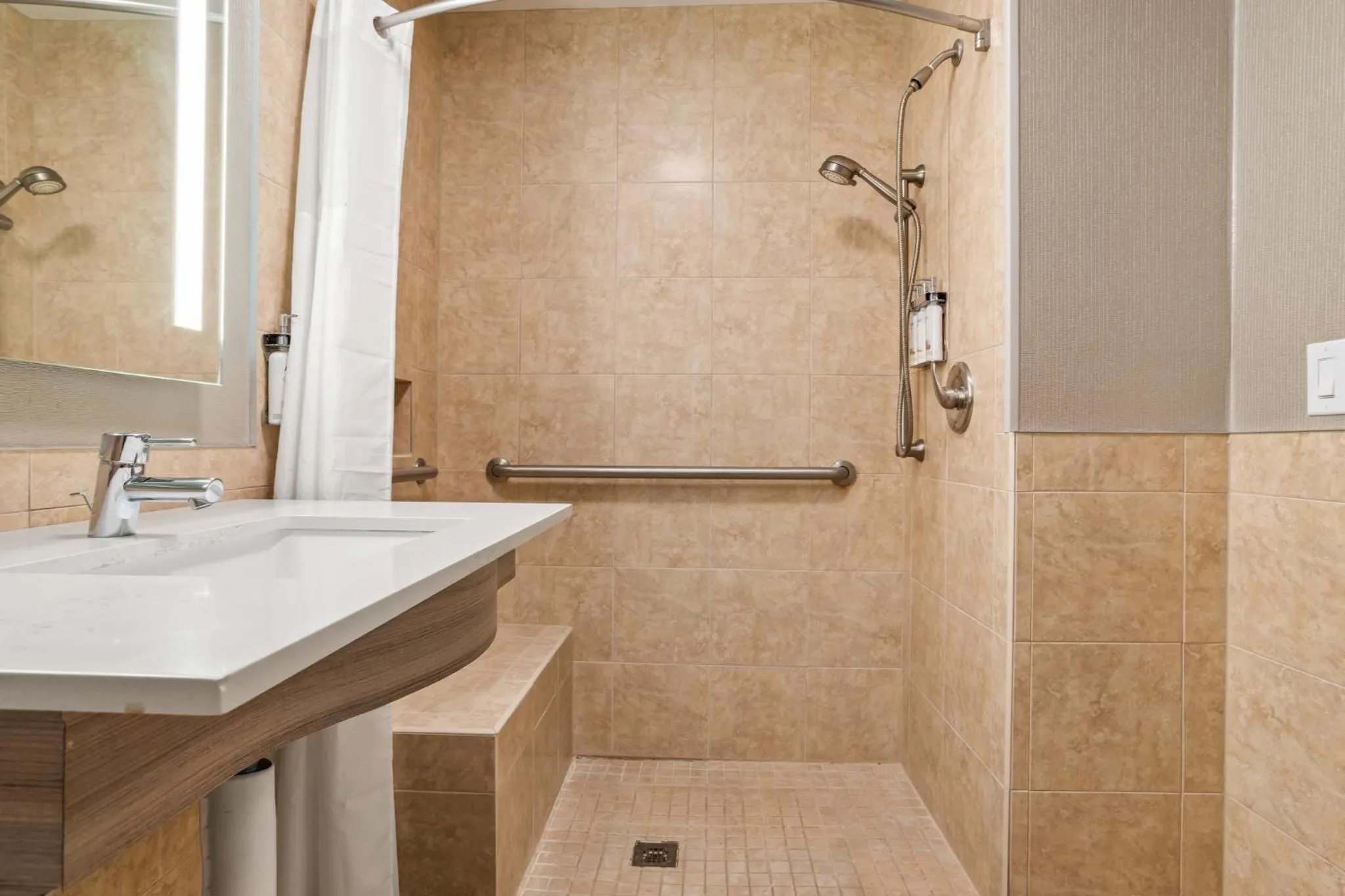 Photo of the whole room in Holiday Inn Baton Rouge College Drive I-10 by IHG