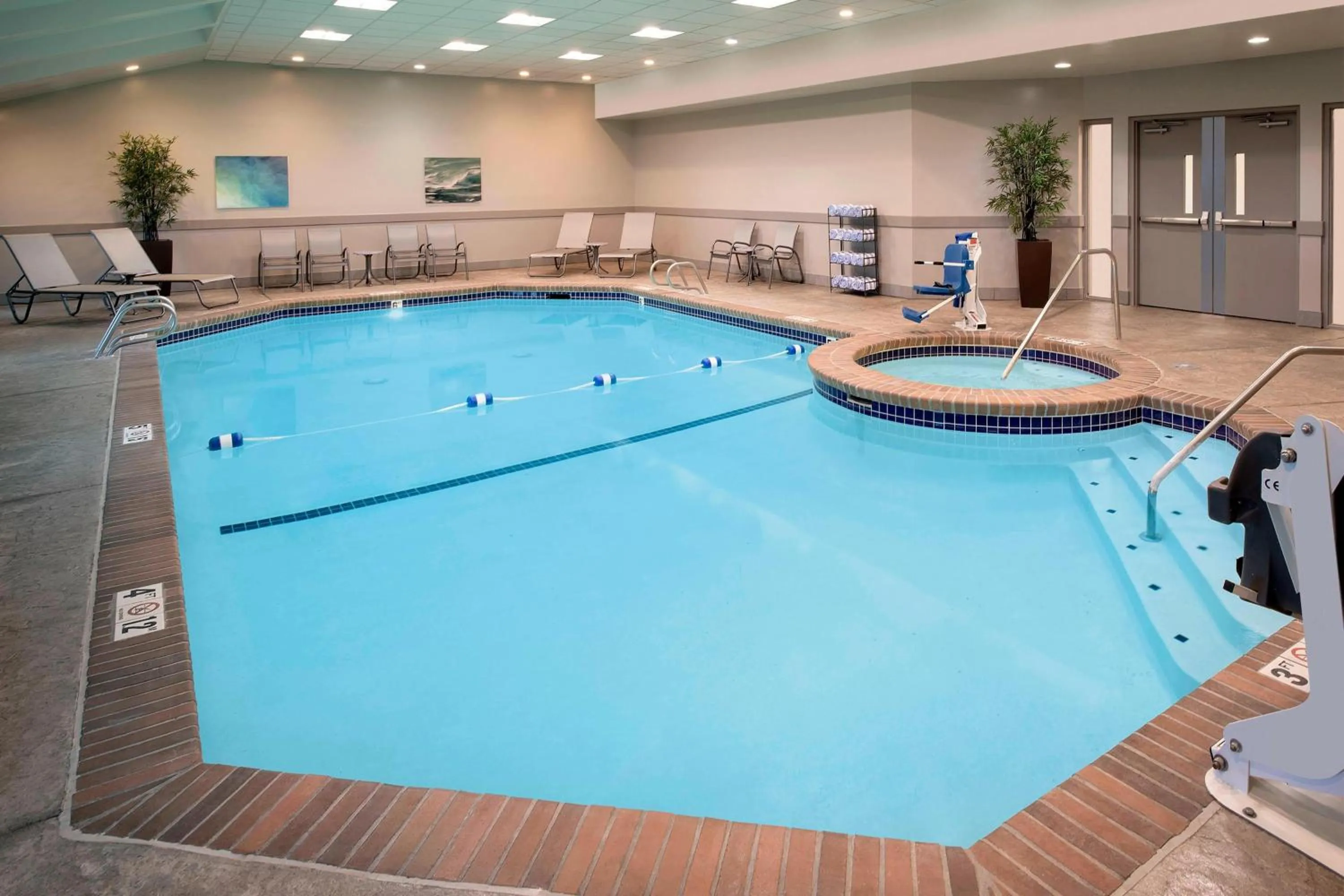 Swimming pool in Delta Hotels by Marriott Seattle Everett