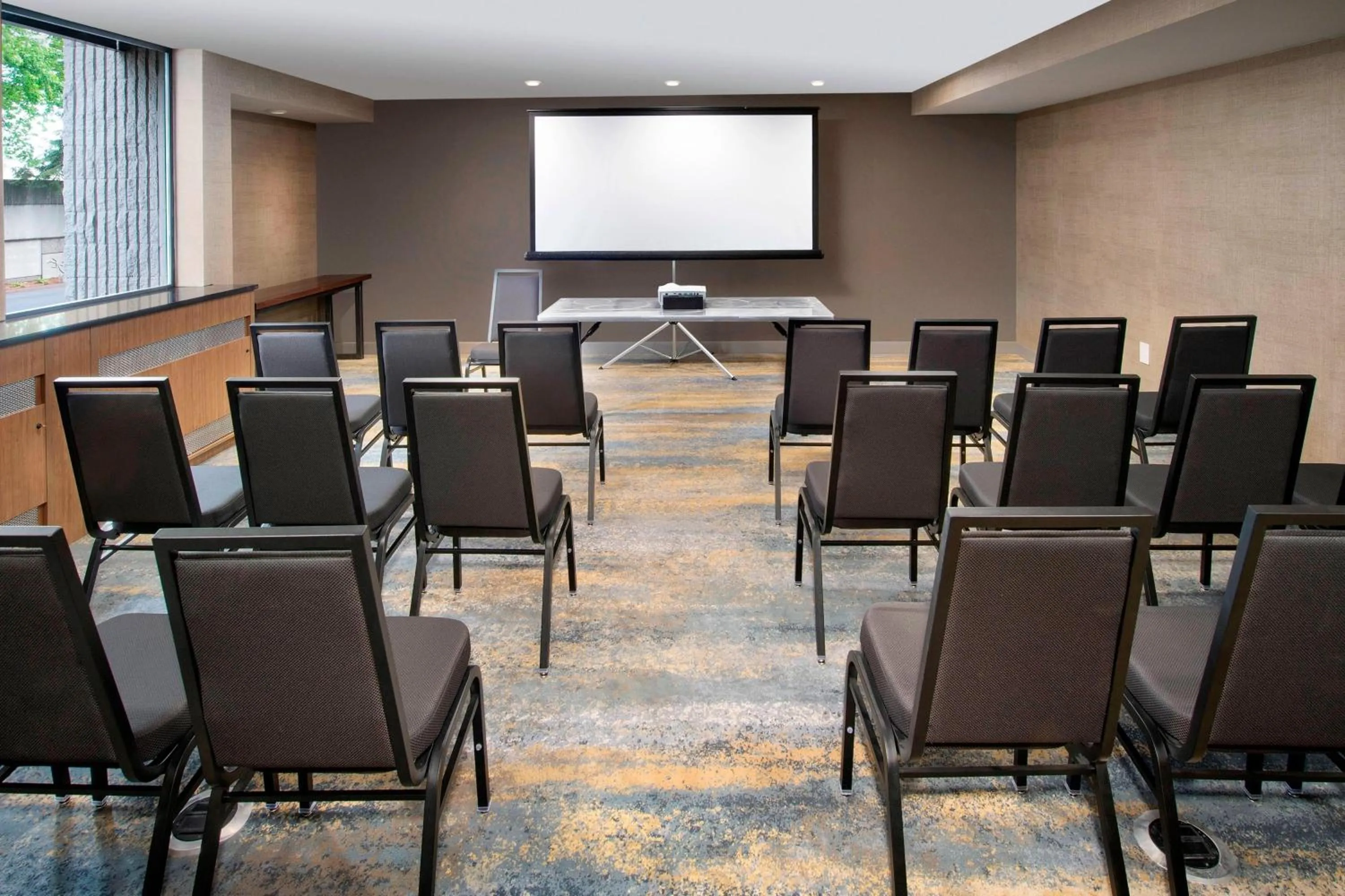 Meeting/conference room in Delta Hotels by Marriott Seattle Everett