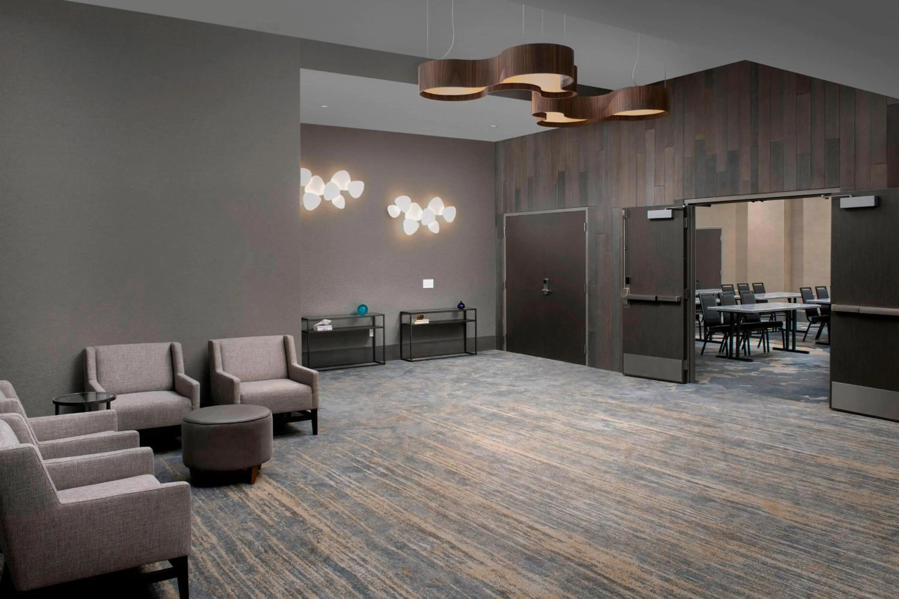 Meeting/conference room in Delta Hotels by Marriott Seattle Everett