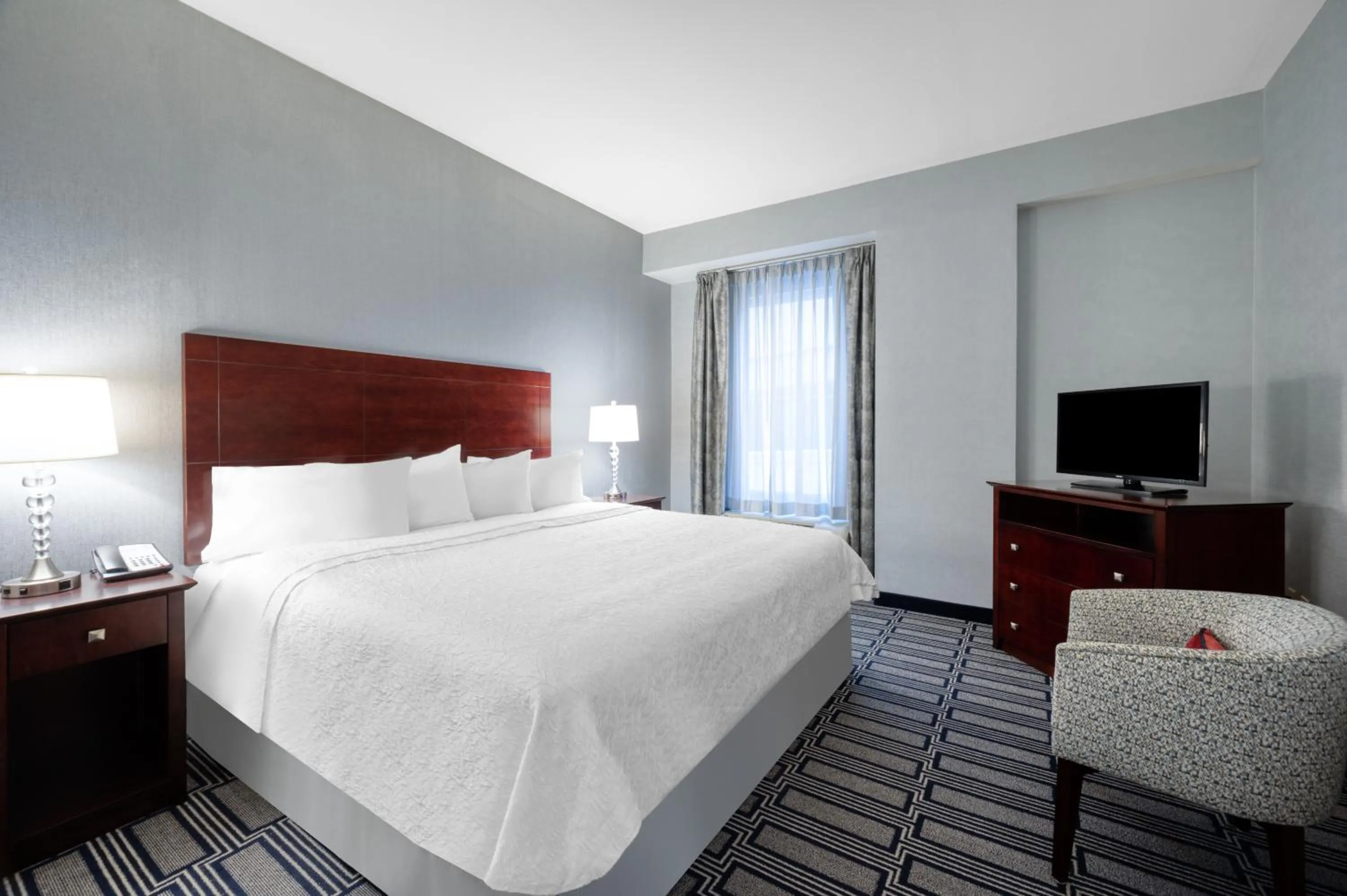 Bedroom, Bed in Hampton Inn & Suites Providence Downtown