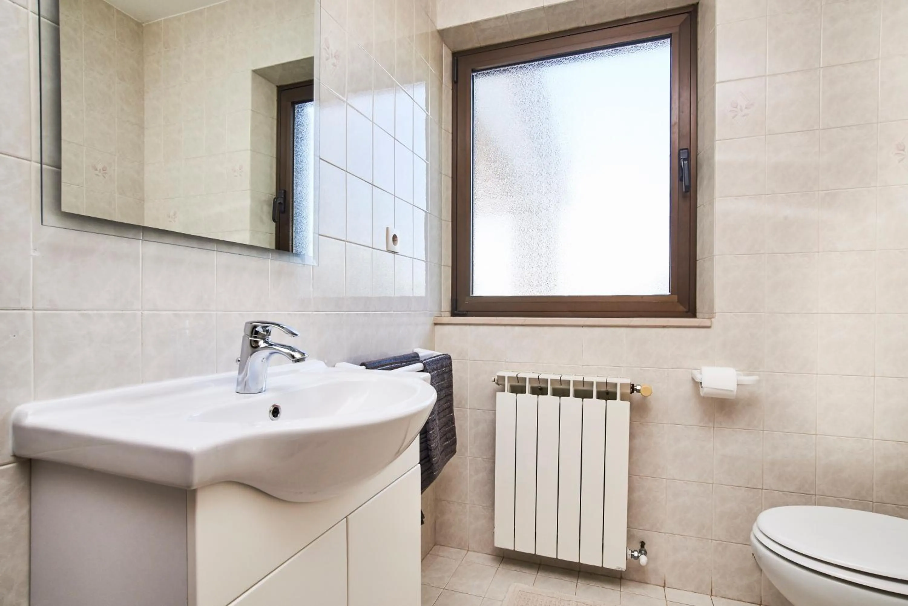 Bathroom in Lovely roses