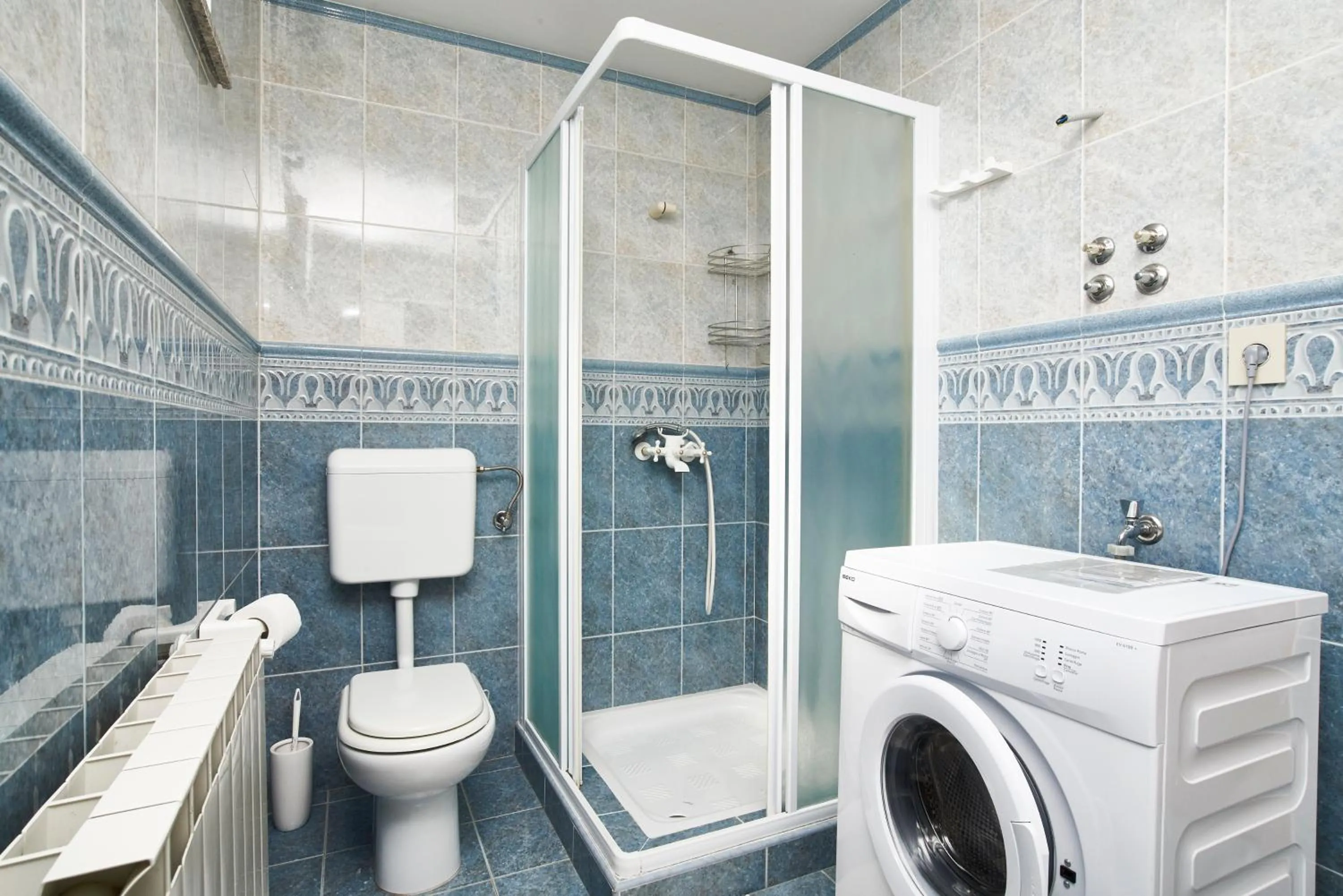 Bathroom in Lovely roses