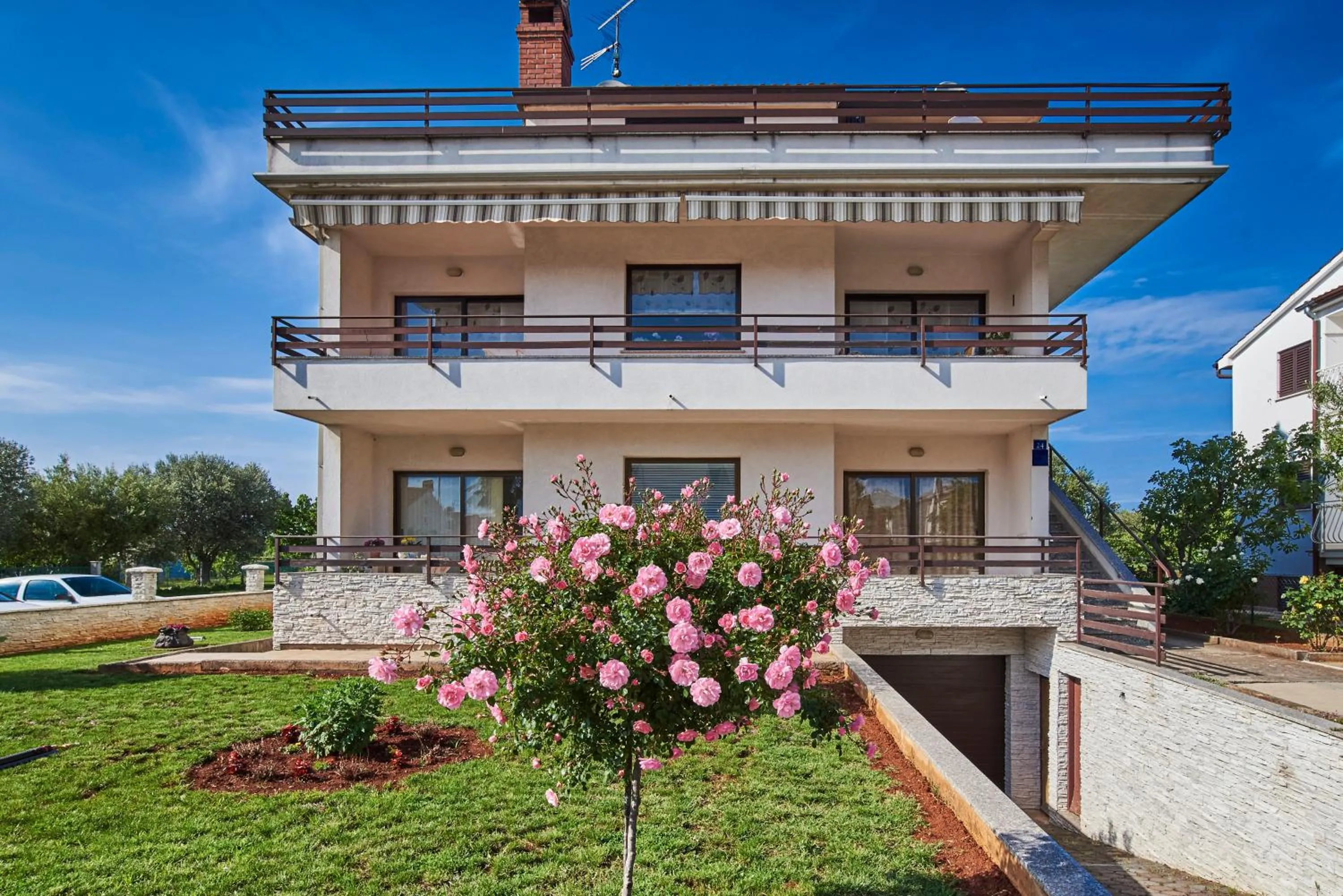 Facade/entrance in Lovely roses