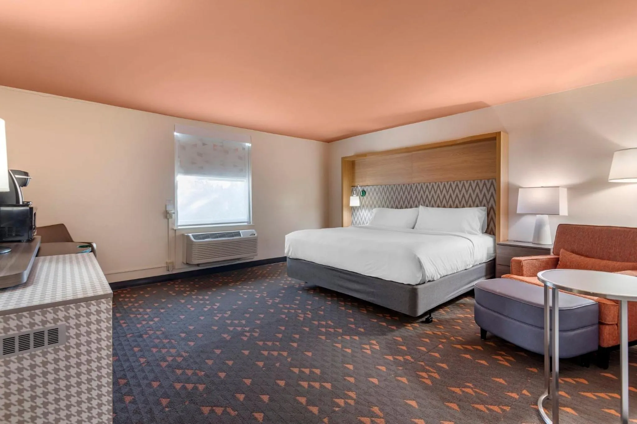 Photo of the whole room, Bed in Holiday Inn Bangor by IHG