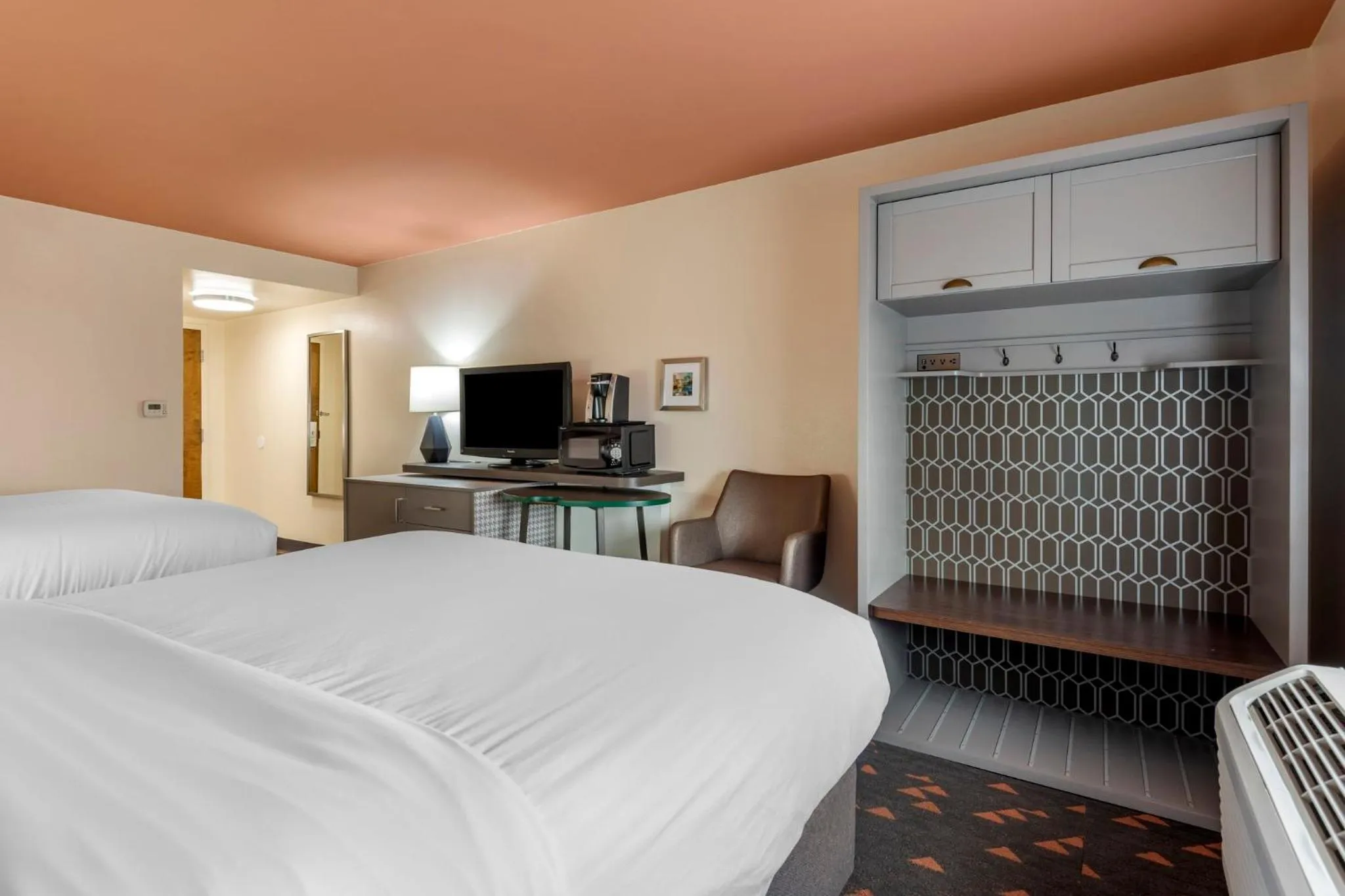 Photo of the whole room, Bed in Holiday Inn Bangor by IHG