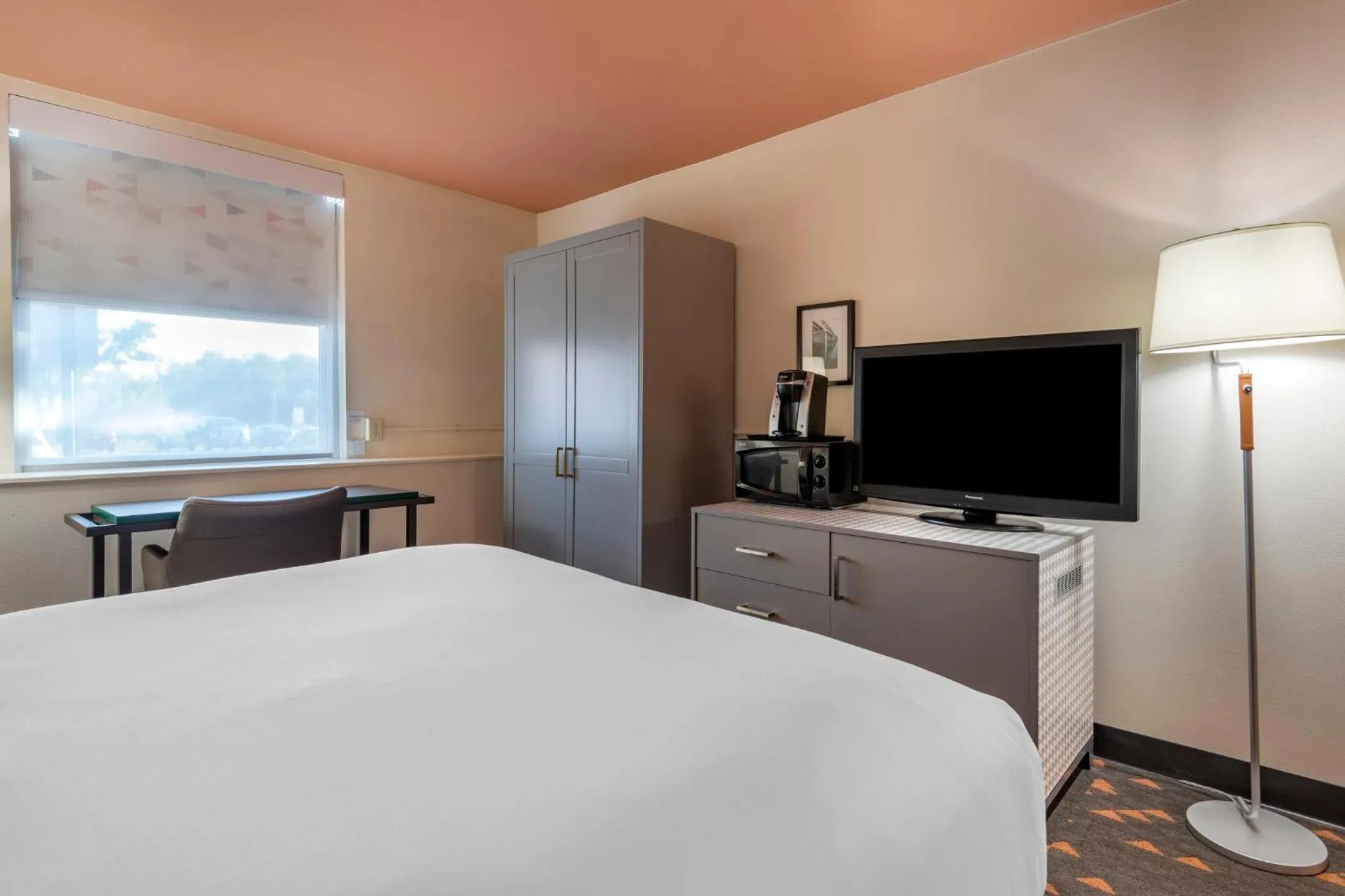 Photo of the whole room, Bed in Holiday Inn Bangor by IHG