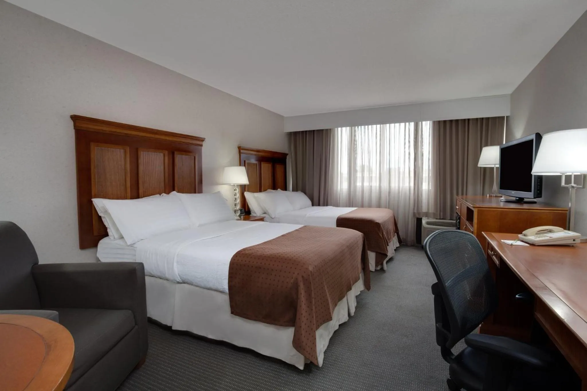 Photo of the whole room, Bed in Holiday Inn Bangor by IHG