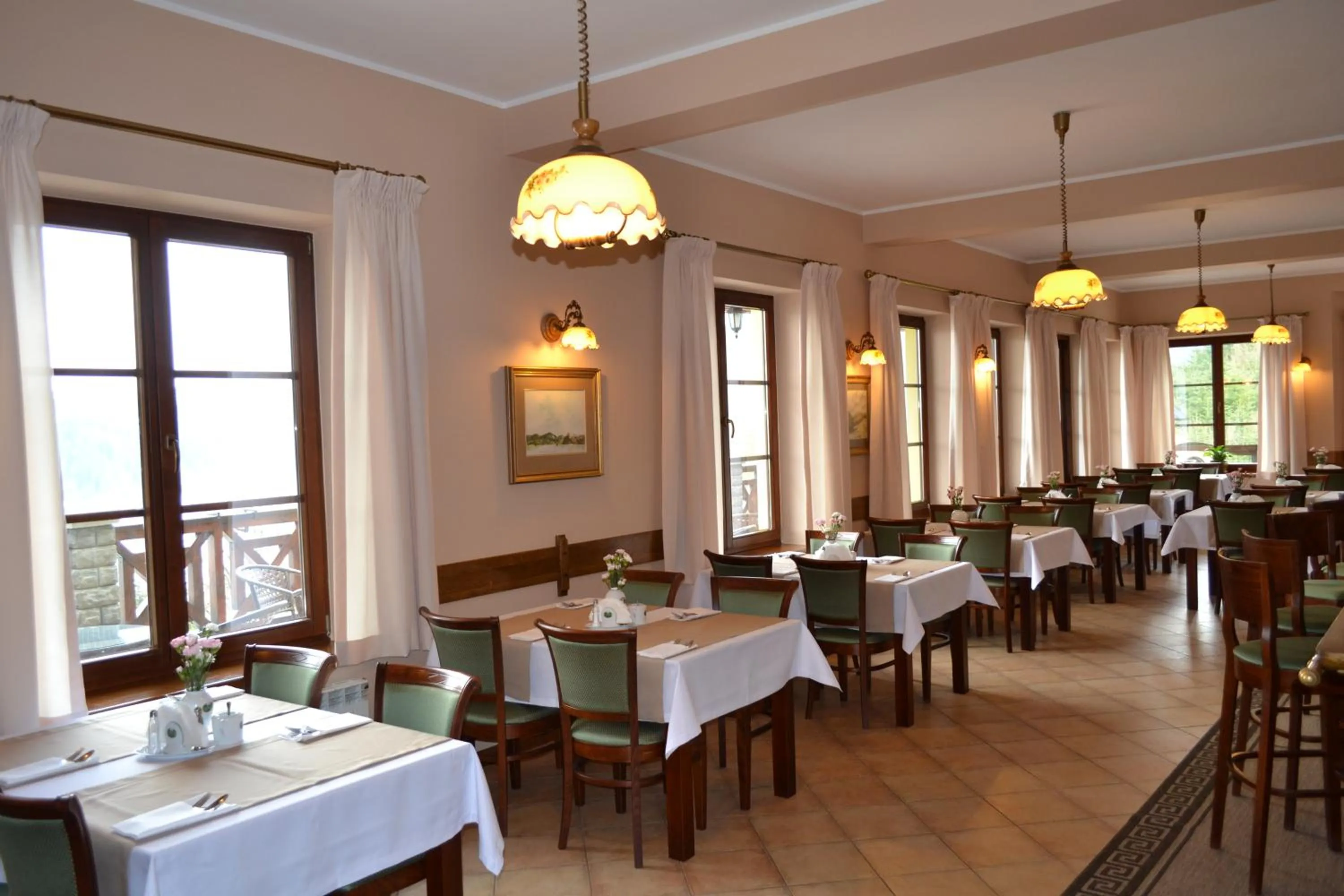 Restaurant/places to eat in Hotel LOKIS