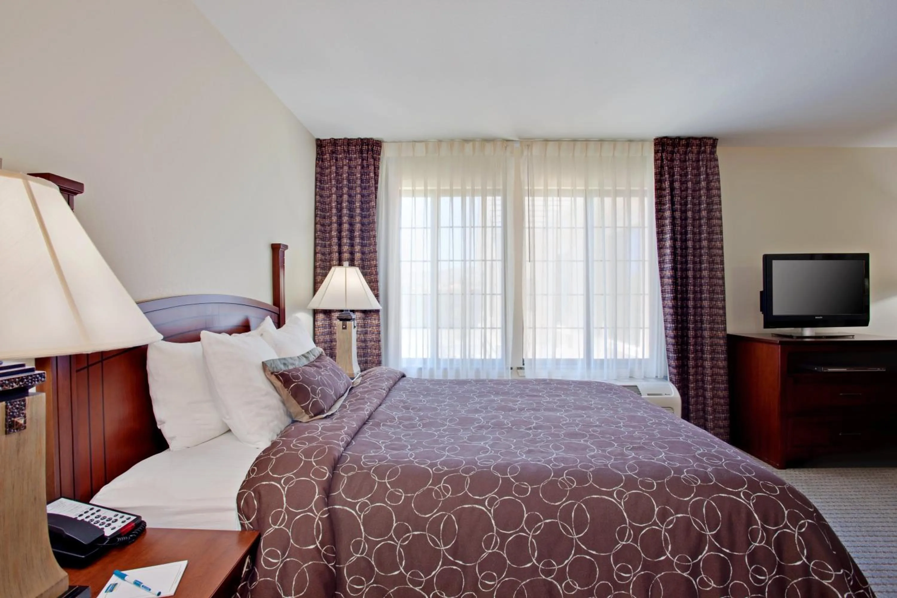 Photo of the whole room, Bed in Staybridge Suites Palmdale by IHG