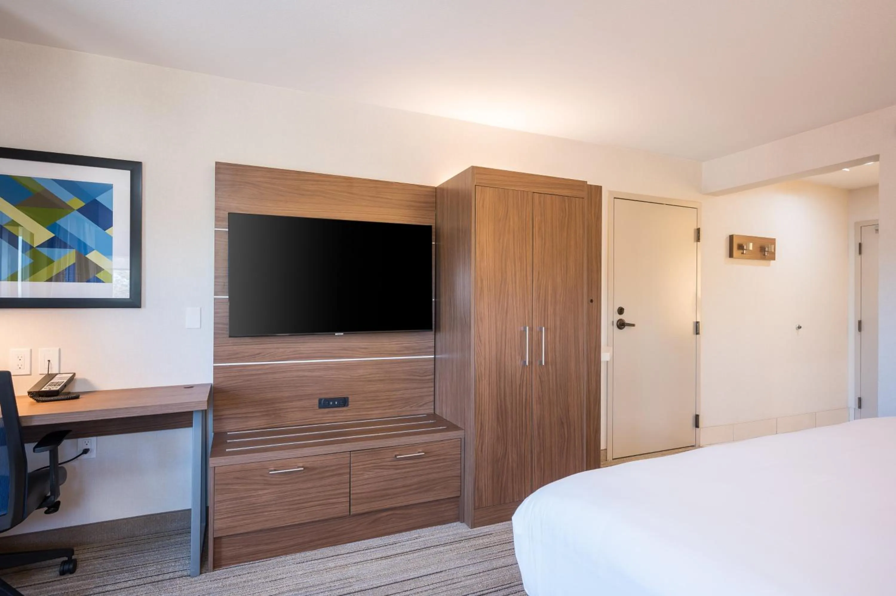 Bedroom, Bed in Holiday Inn Express Grover Beach-Pismo Beach Area by IHG