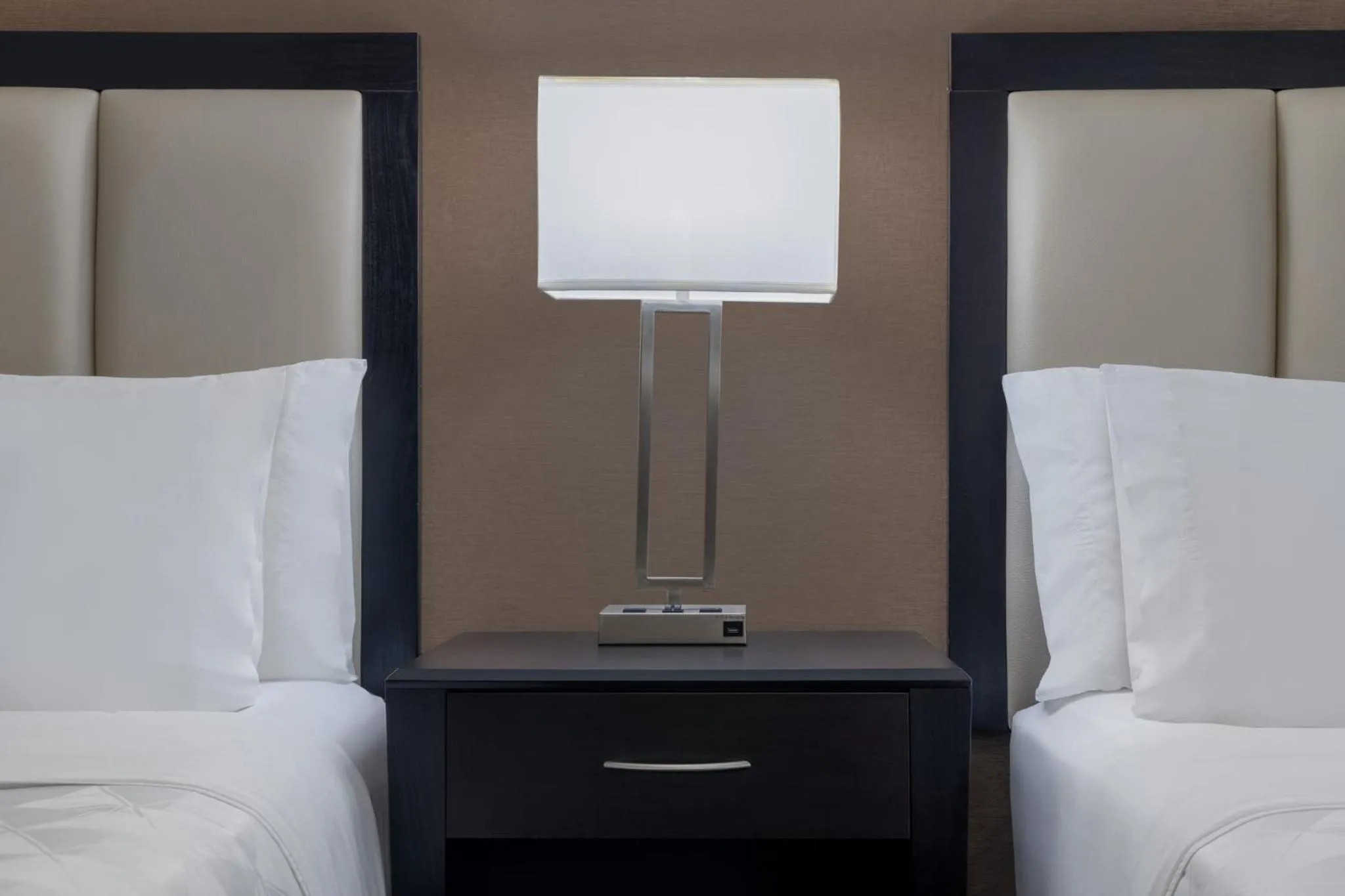 Photo of the whole room, Bed in Holiday Inn Des Moines-Airport Conf Center by IHG