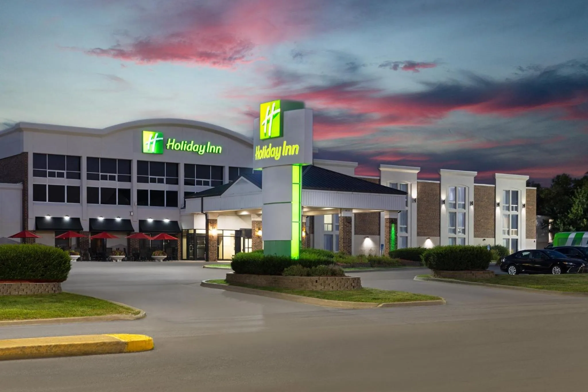 Property building in Holiday Inn Des Moines-Airport Conf Center by IHG