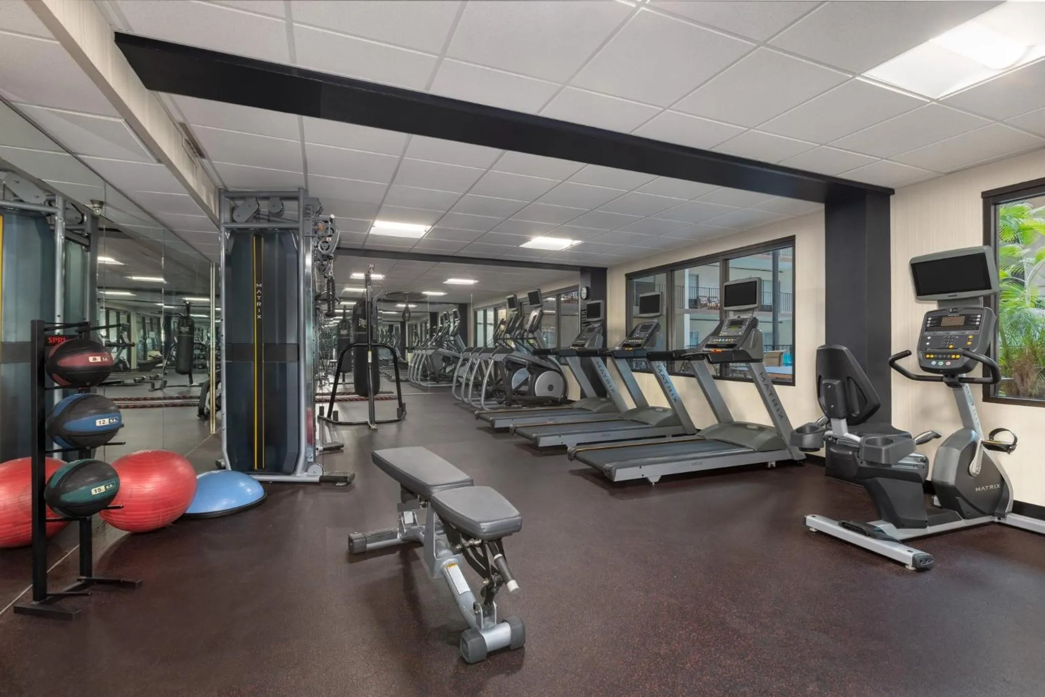 Fitness centre/facilities in Holiday Inn Des Moines-Airport Conf Center by IHG