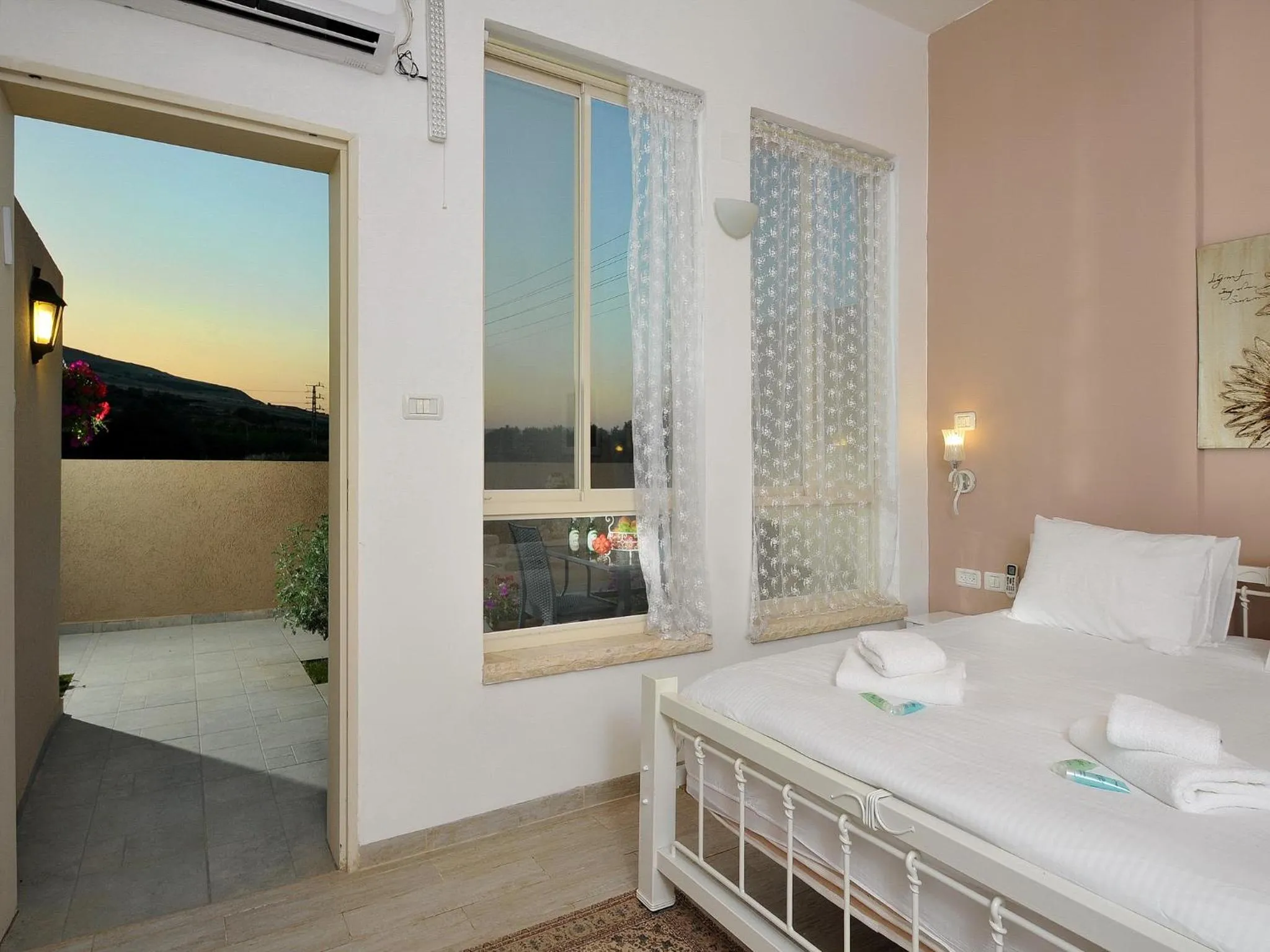 Other, Bed in Zimmer BaSadot