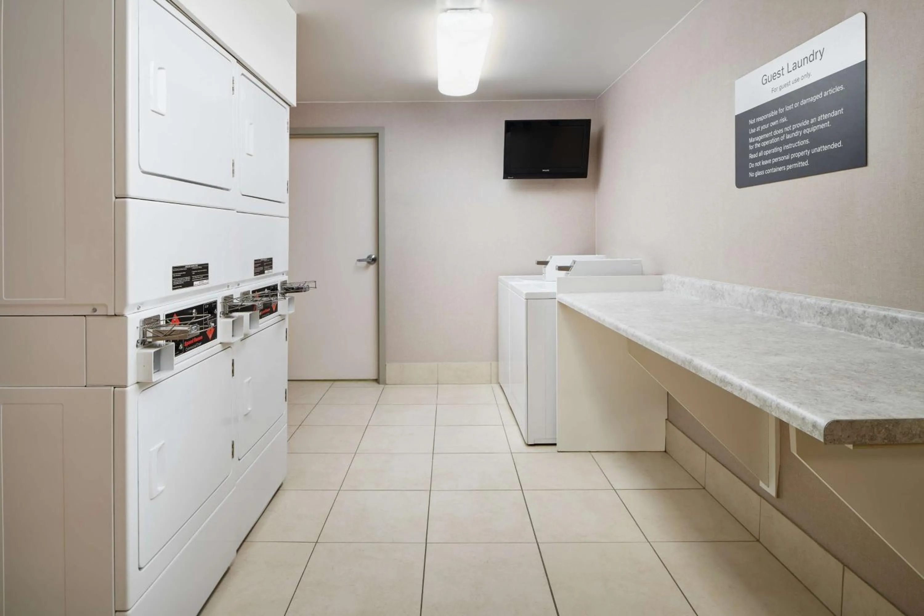 Property building in Hilton Garden Inn Schaumburg