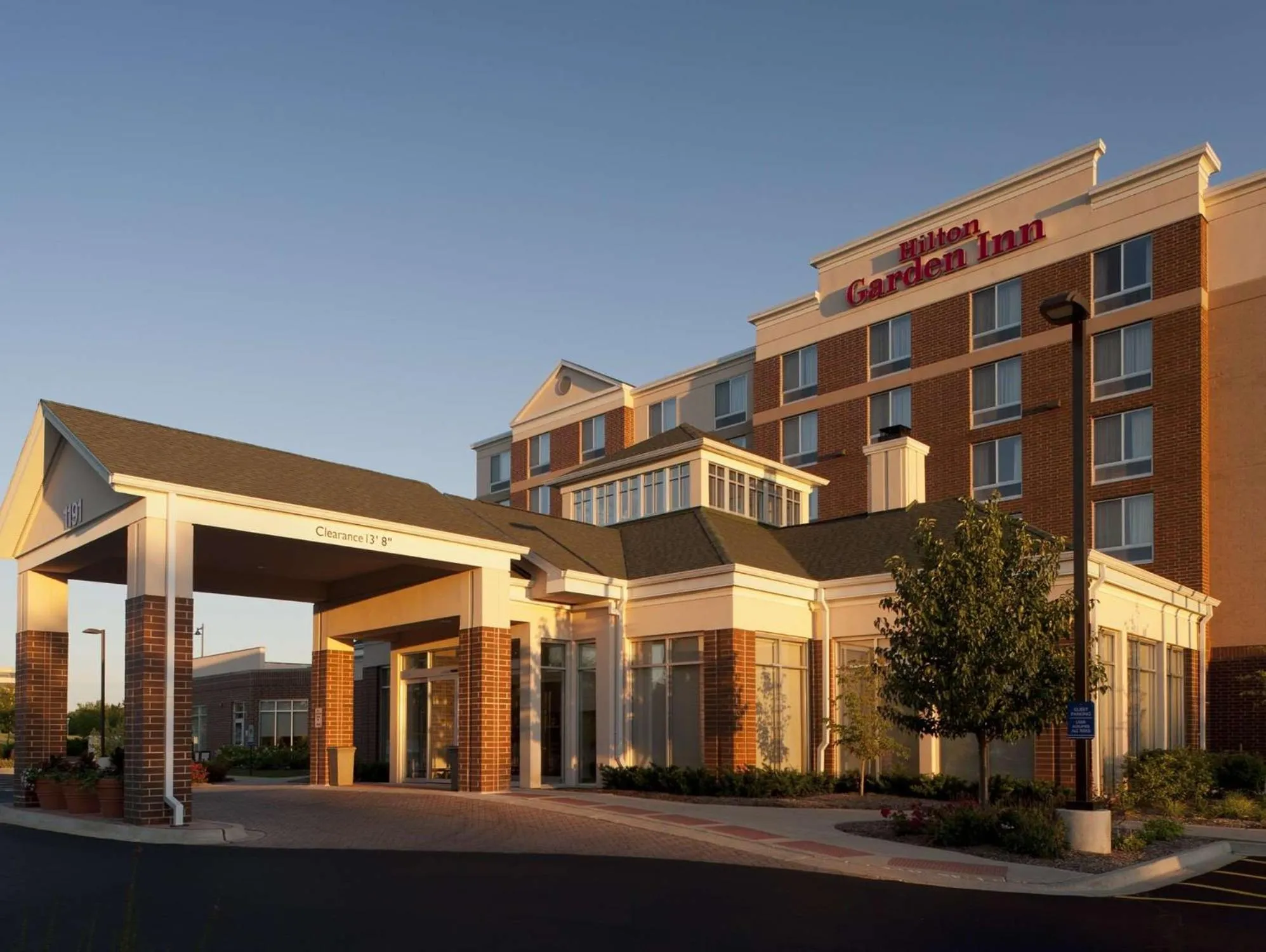 Property building in Hilton Garden Inn Schaumburg