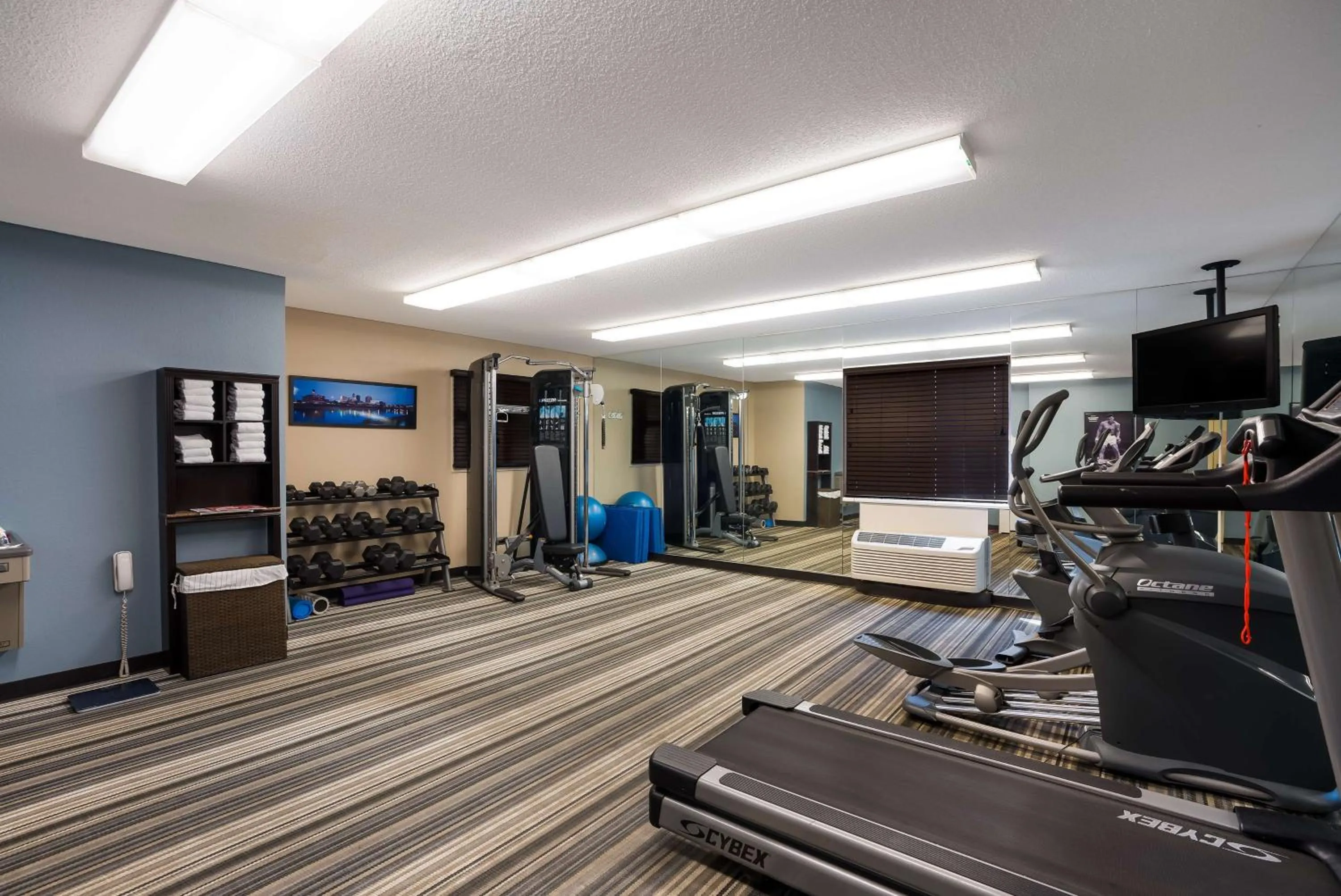 Fitness centre/facilities in Sonesta Simply Suites Des Moines
