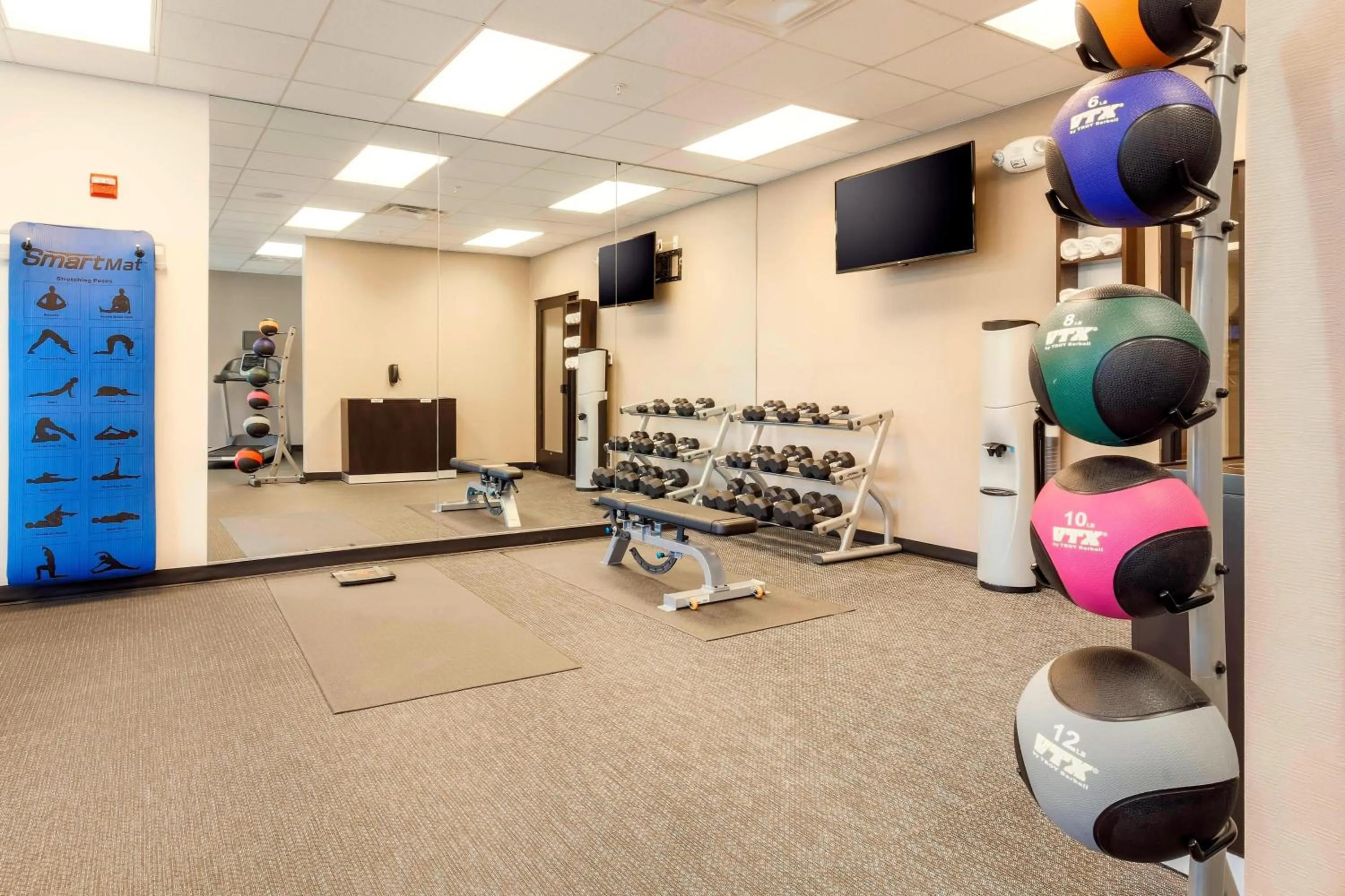 Fitness centre/facilities in Courtyard by Marriott Dallas Arlington South