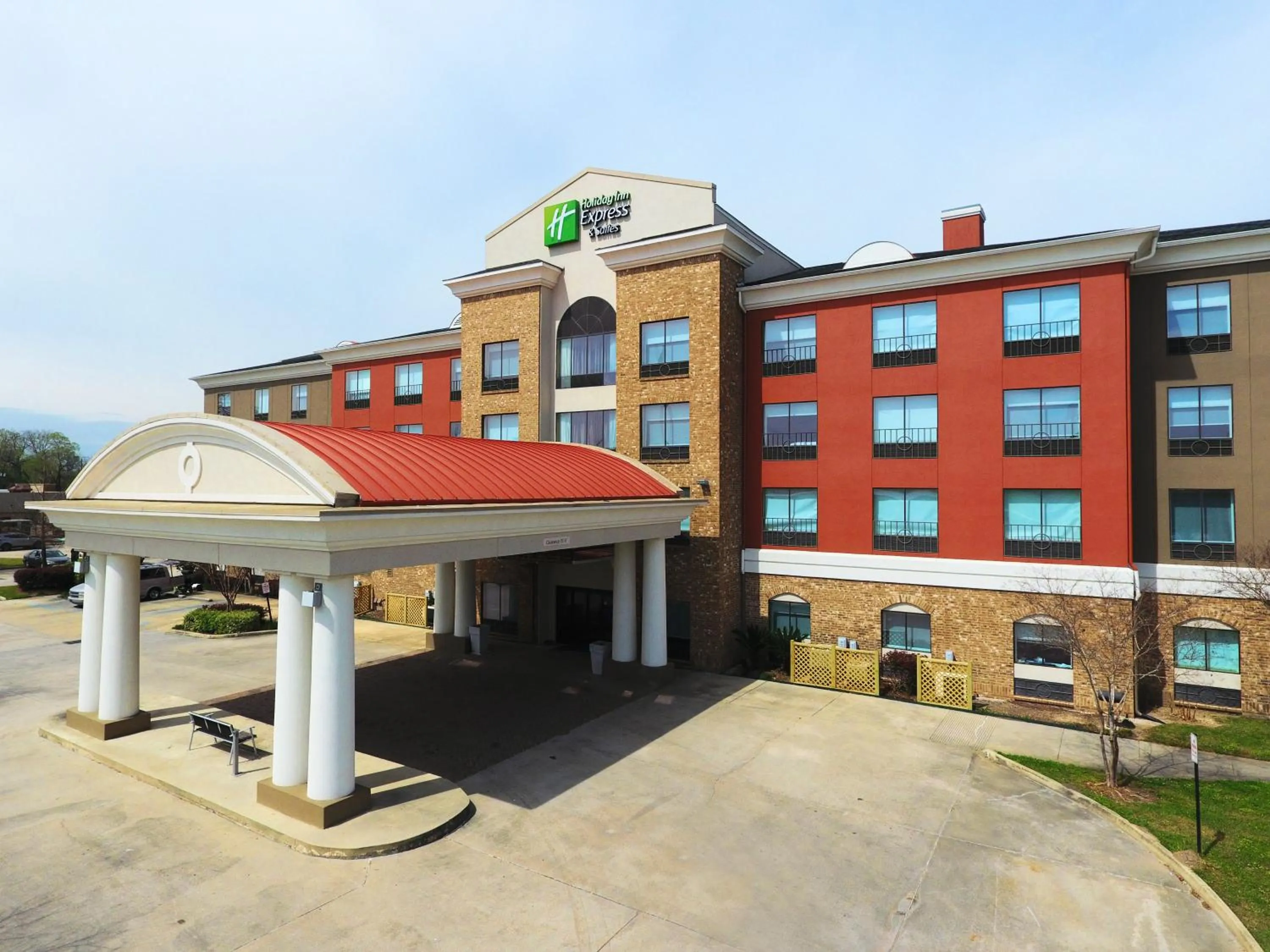 Property building in Holiday Inn Express Hotel & Suites Baton Rouge -Port Allen by IHG