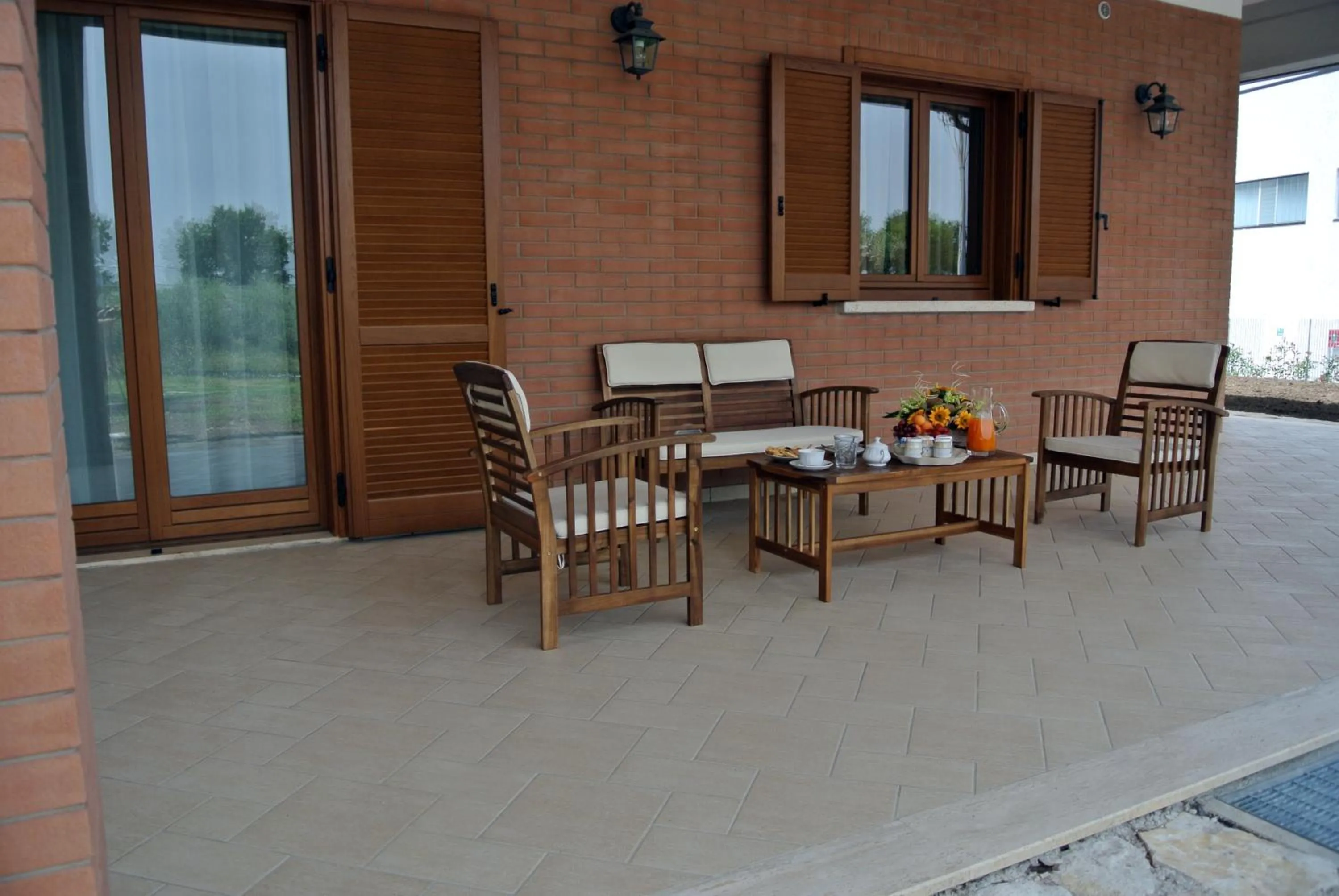 Facade/entrance in Villa Emilia