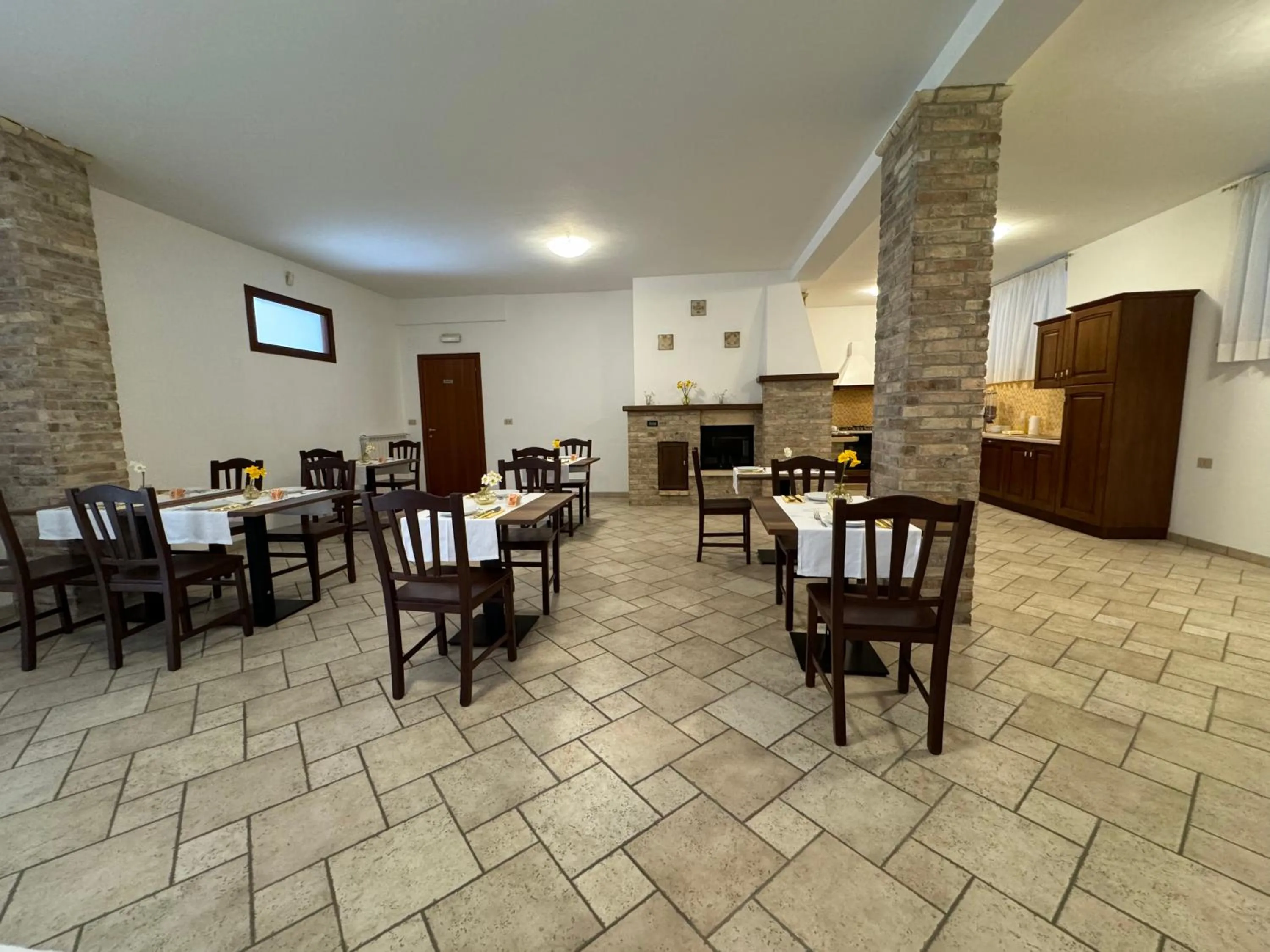 Breakfast in Villa Emilia