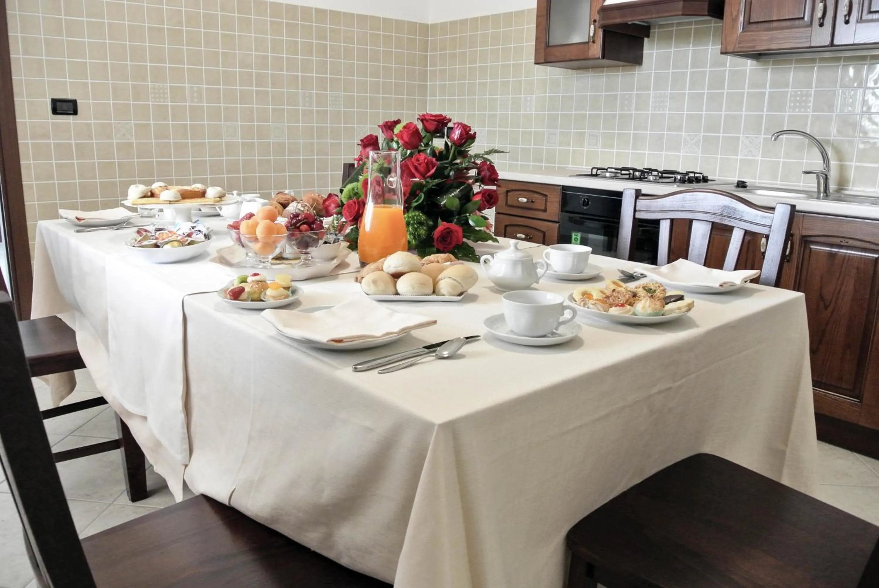 Communal kitchen in Villa Emilia