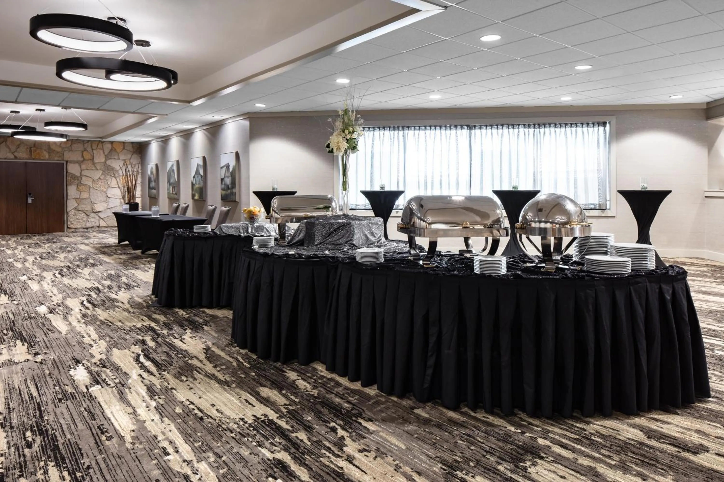 Meeting/conference room in Holiday Inn Hotel & Suites Des Moines-Northwest by IHG