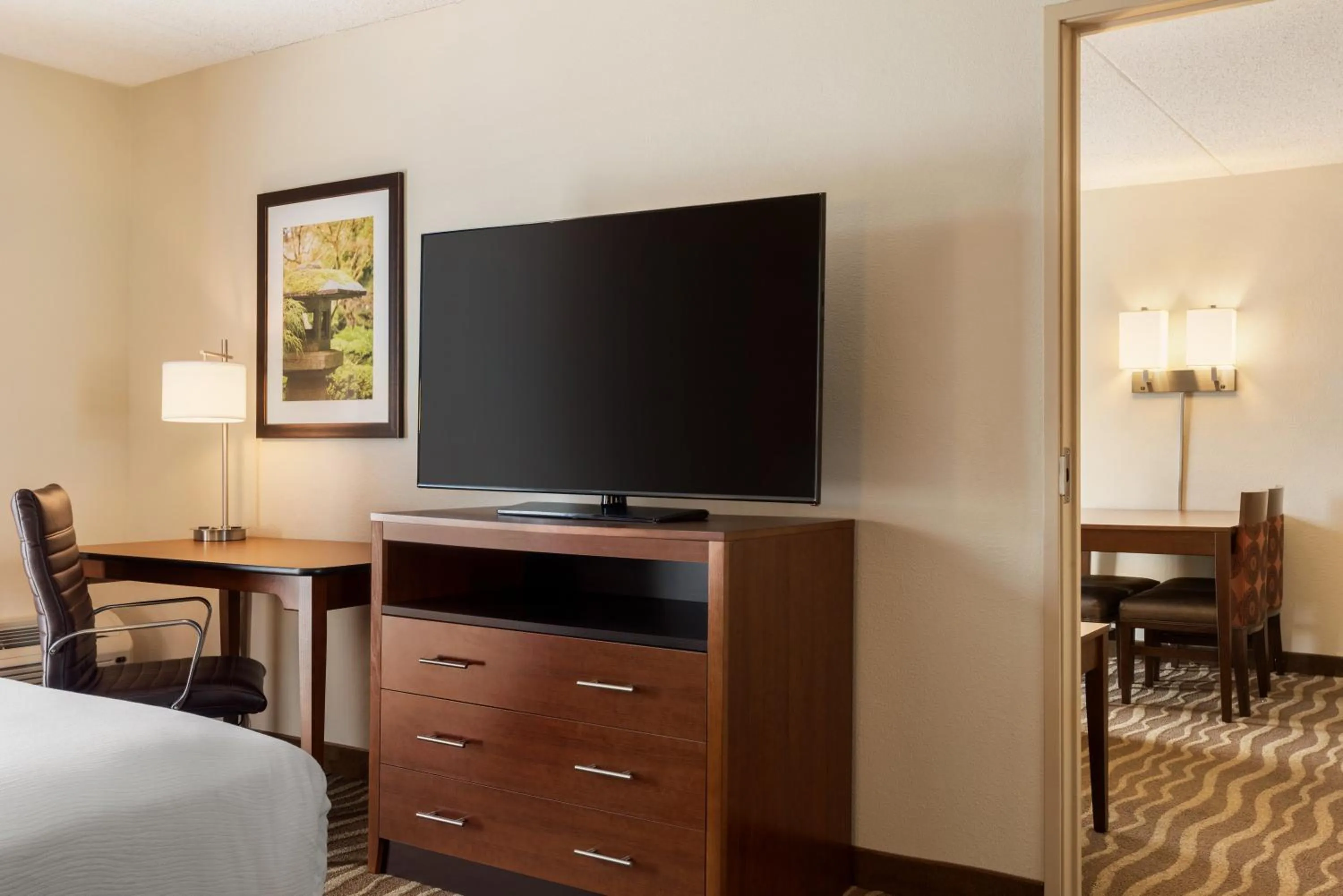 Photo of the whole room, Bed in Holiday Inn Hotel & Suites Des Moines-Northwest by IHG