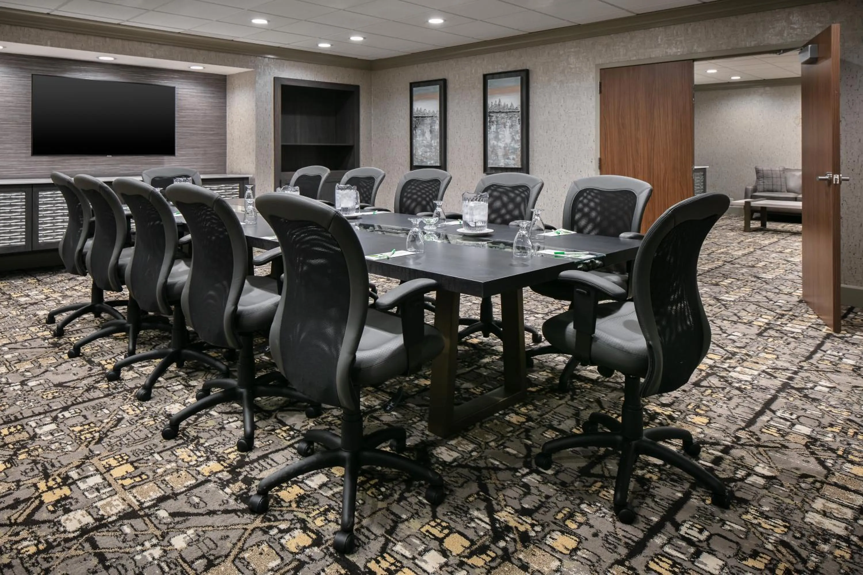 Meeting/conference room in Holiday Inn Hotel & Suites Des Moines-Northwest by IHG