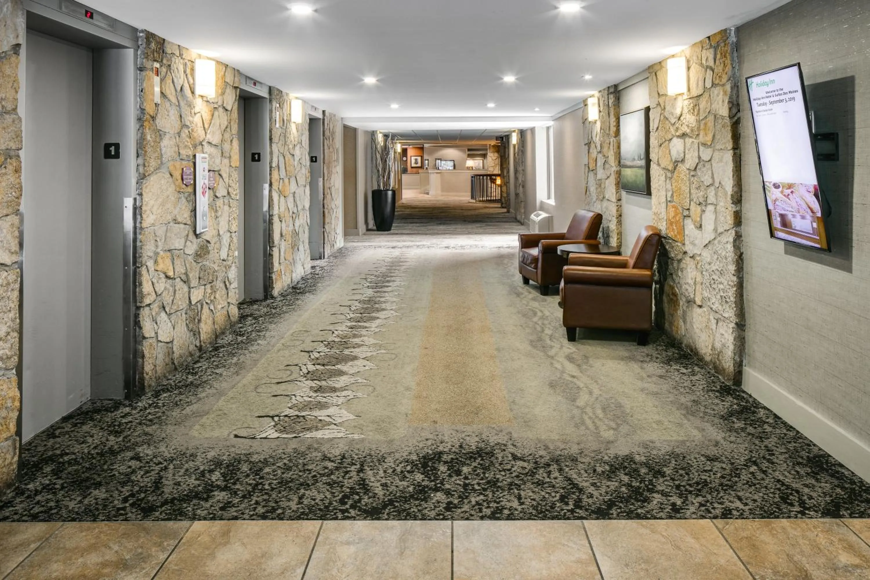 Lobby or reception in Holiday Inn Hotel & Suites Des Moines-Northwest by IHG