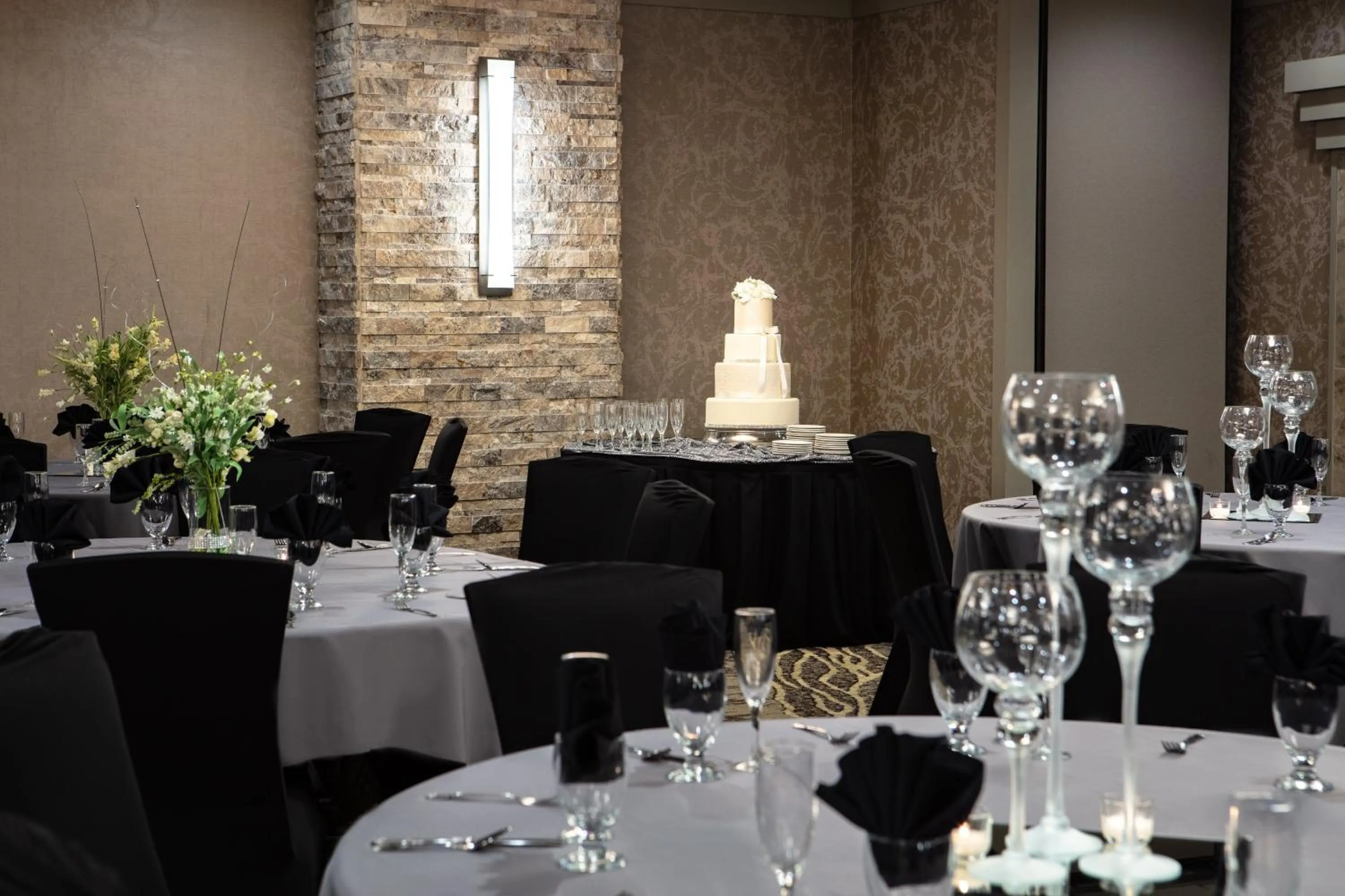 Meeting/conference room in Holiday Inn Hotel & Suites Des Moines-Northwest by IHG