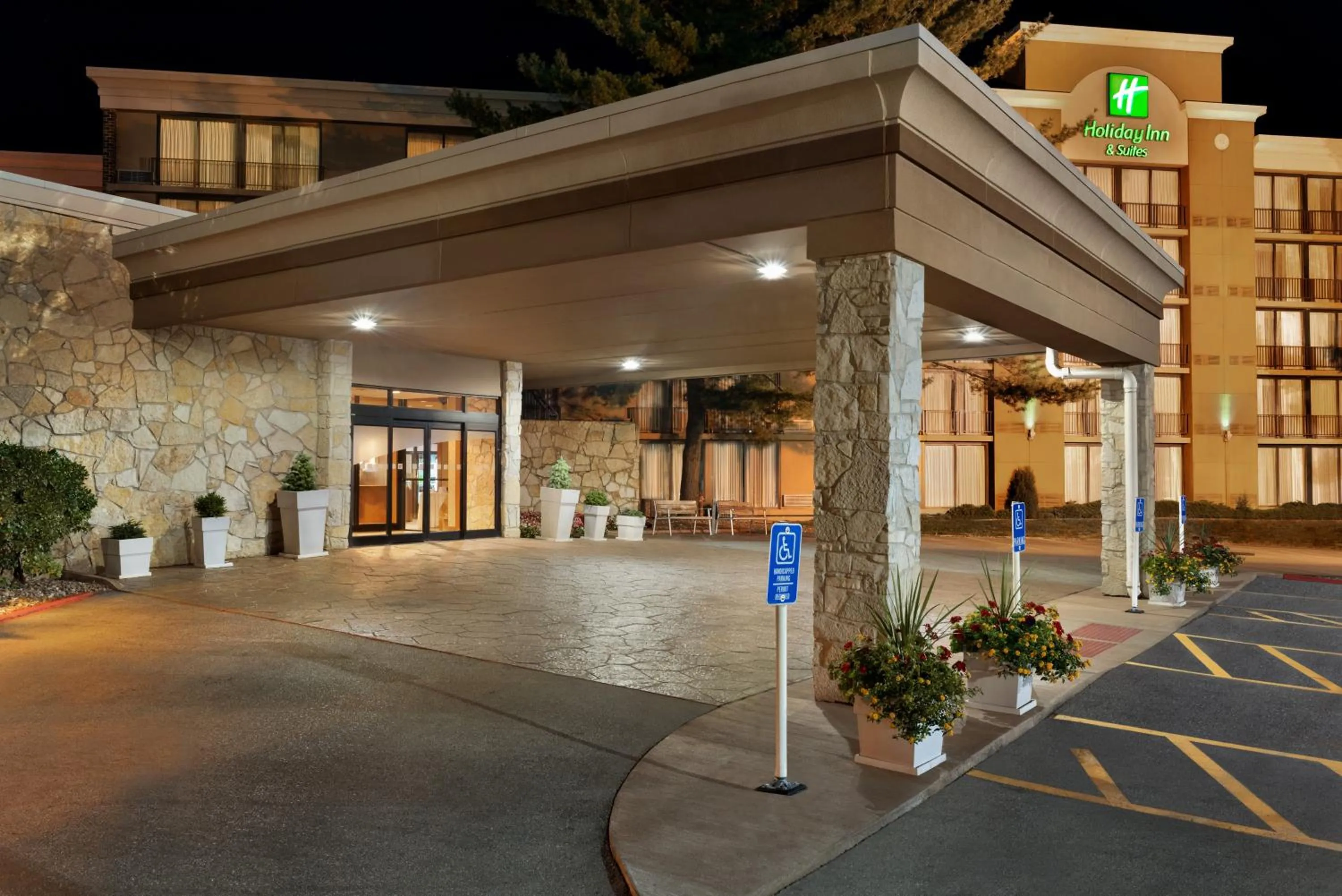 Property building in Holiday Inn Hotel & Suites Des Moines-Northwest by IHG