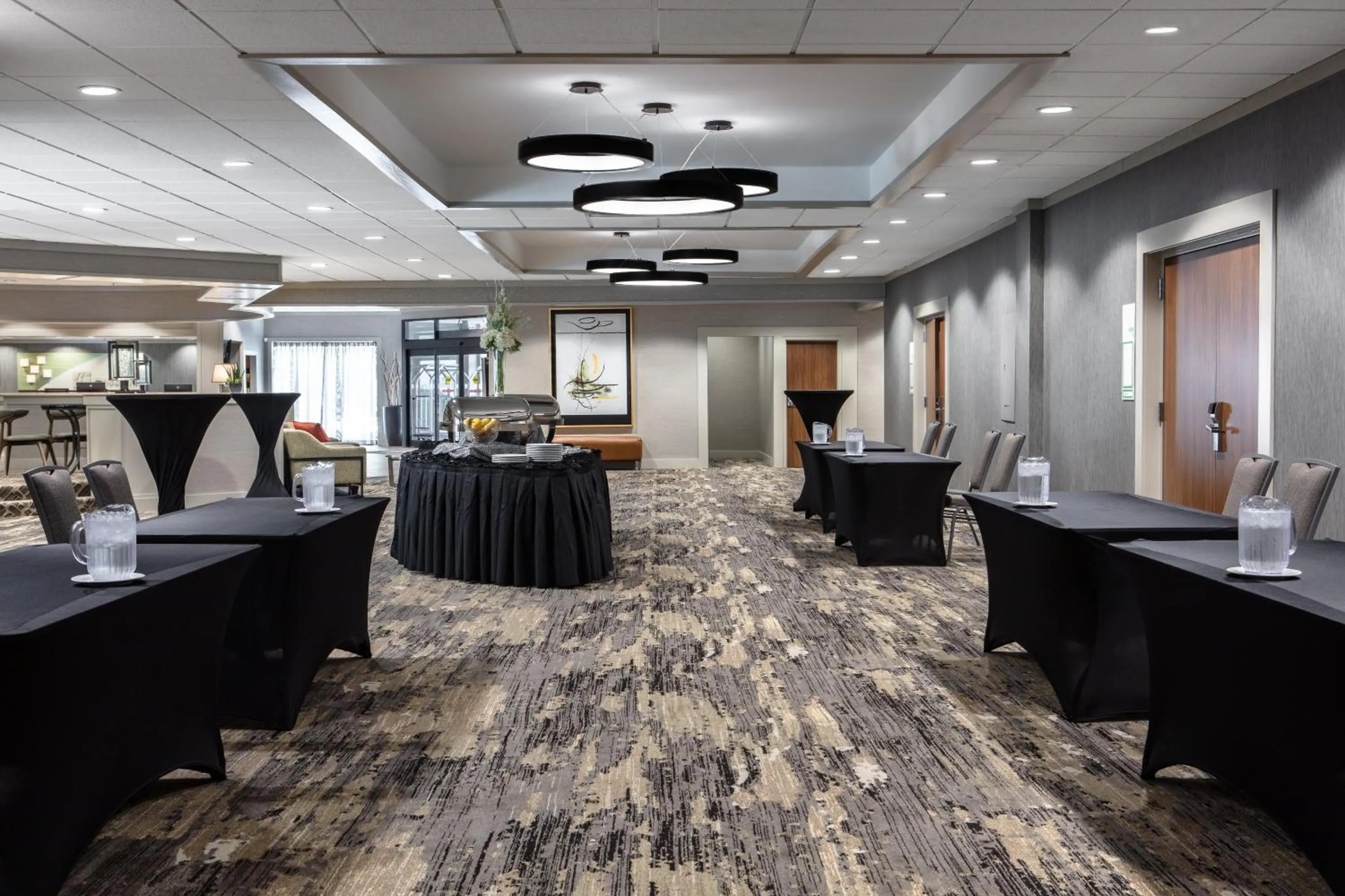 Meeting/conference room in Holiday Inn Hotel & Suites Des Moines-Northwest by IHG
