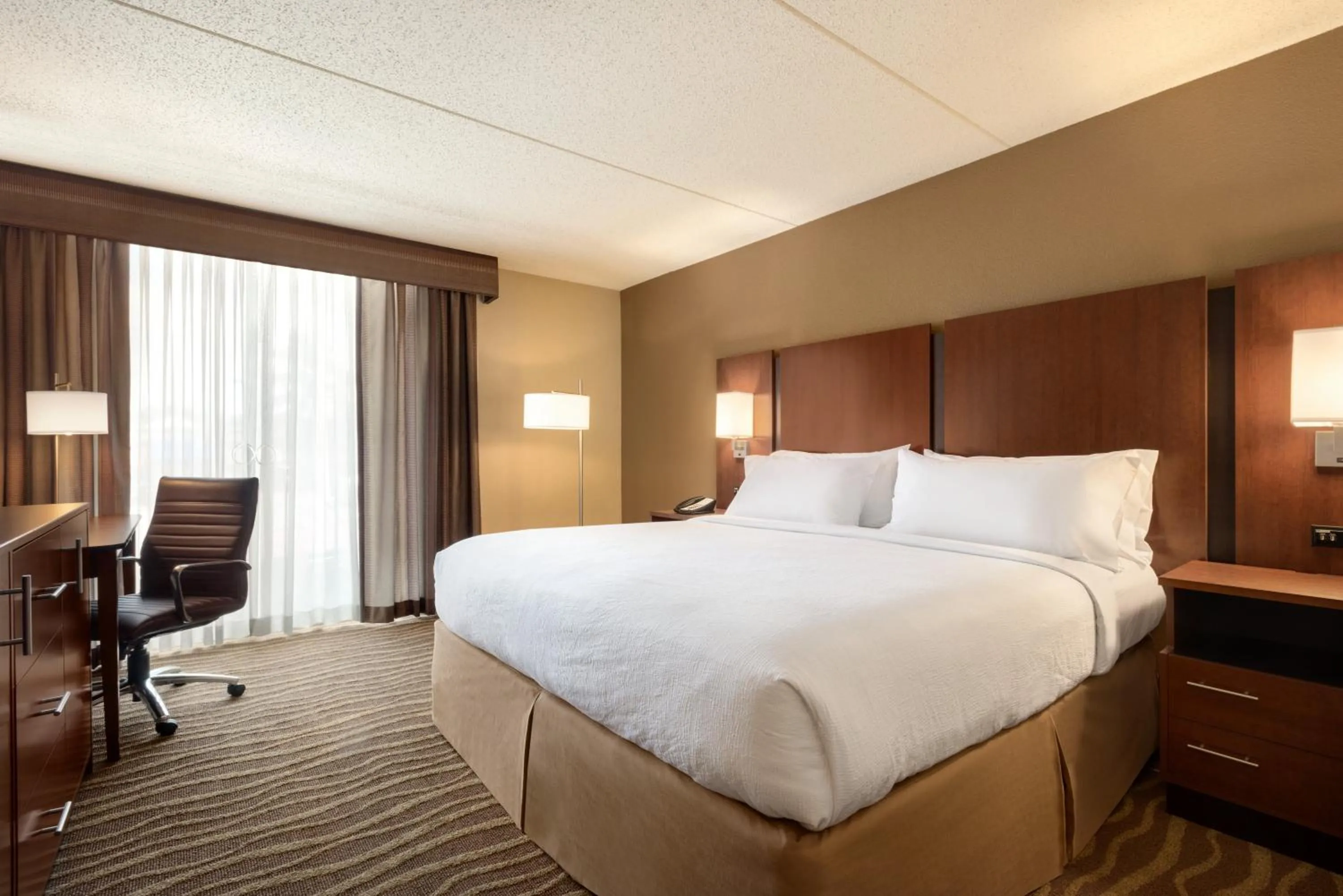 Photo of the whole room, Bed in Holiday Inn Hotel & Suites Des Moines-Northwest by IHG